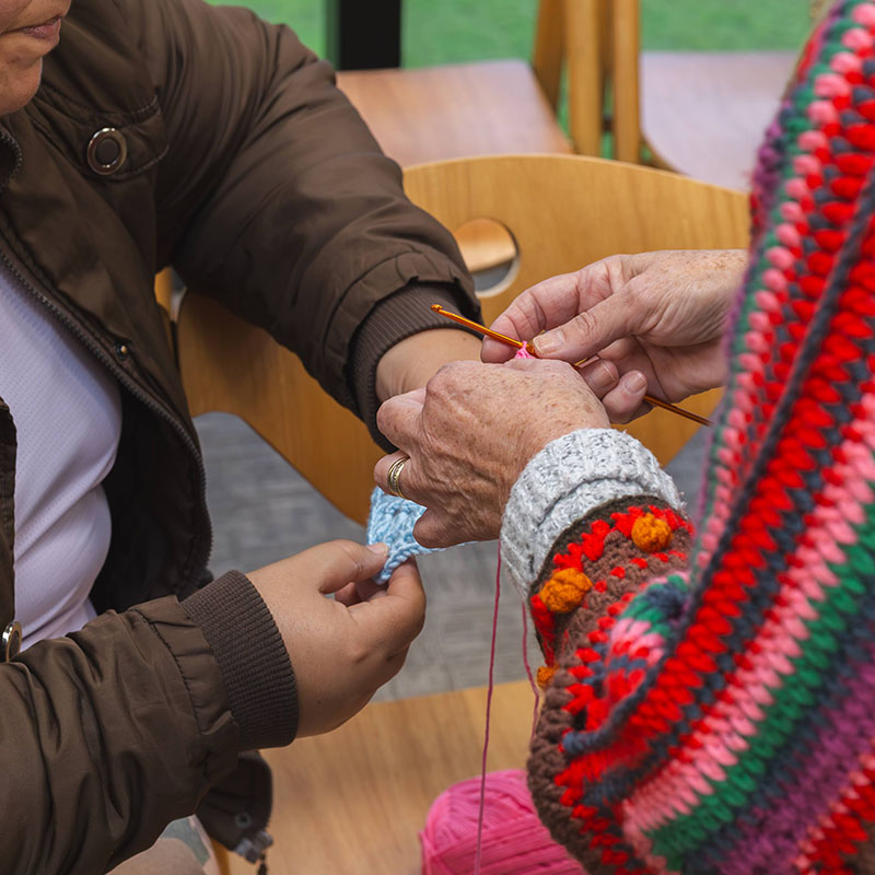 AMIGAS DO MEA Quarta do Crochê: encontro de artesãs voluntárias