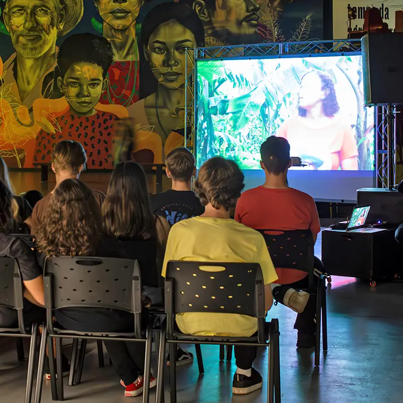 CINE CIÊNCIA Exibição de documentários educativos para estudantes