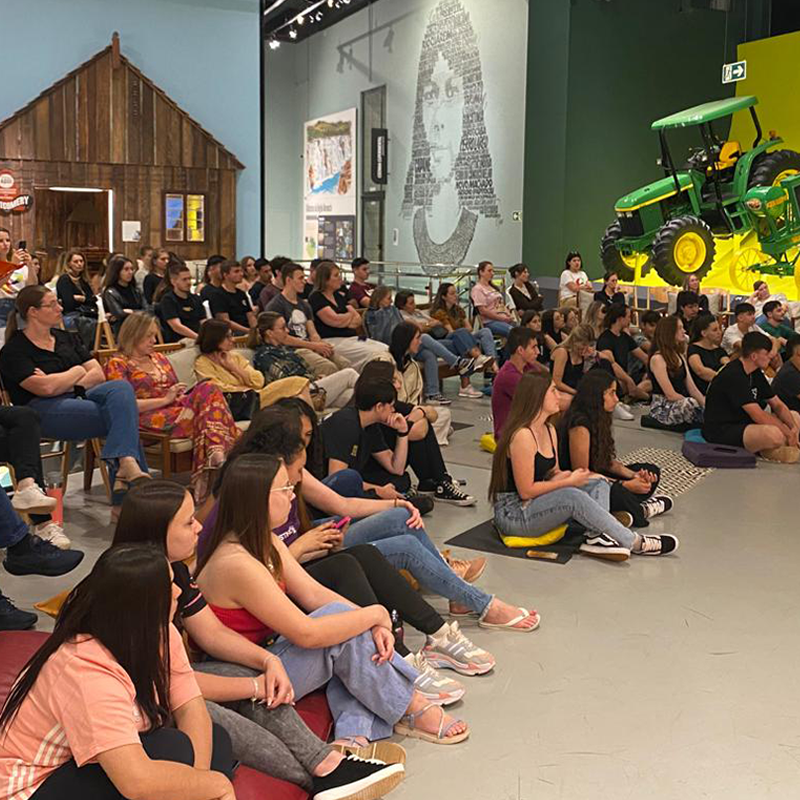 prosas com a escola Jovem Pro: suas emoções também fazem parte da sua carreira