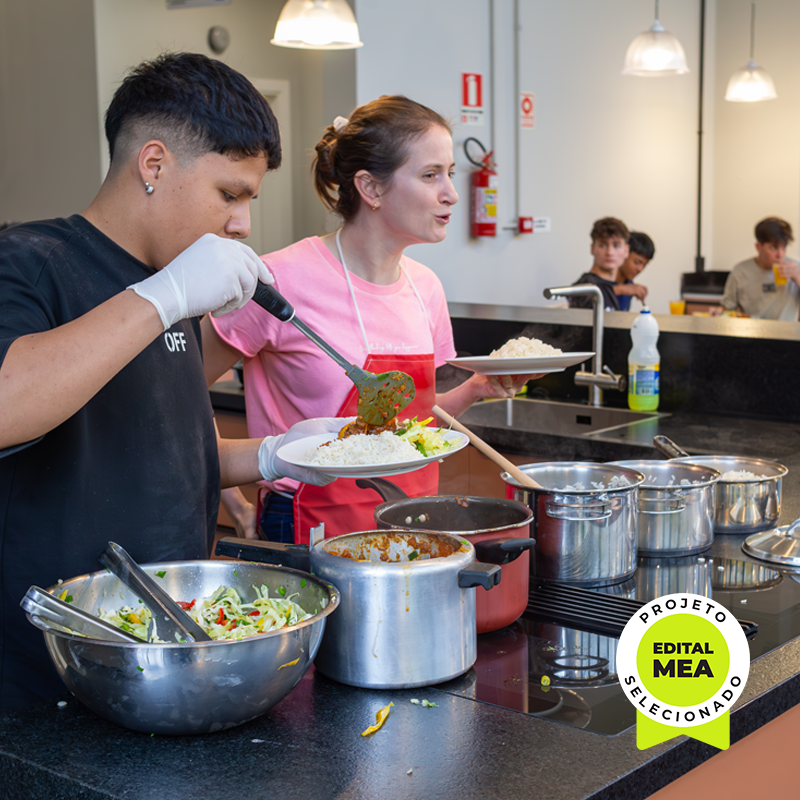 COZINHA EXPERIMENTAL MEA Quitanda Multicultural com estudantes da E.M.E.F. Monteiro Lobato, Horizontina, RS