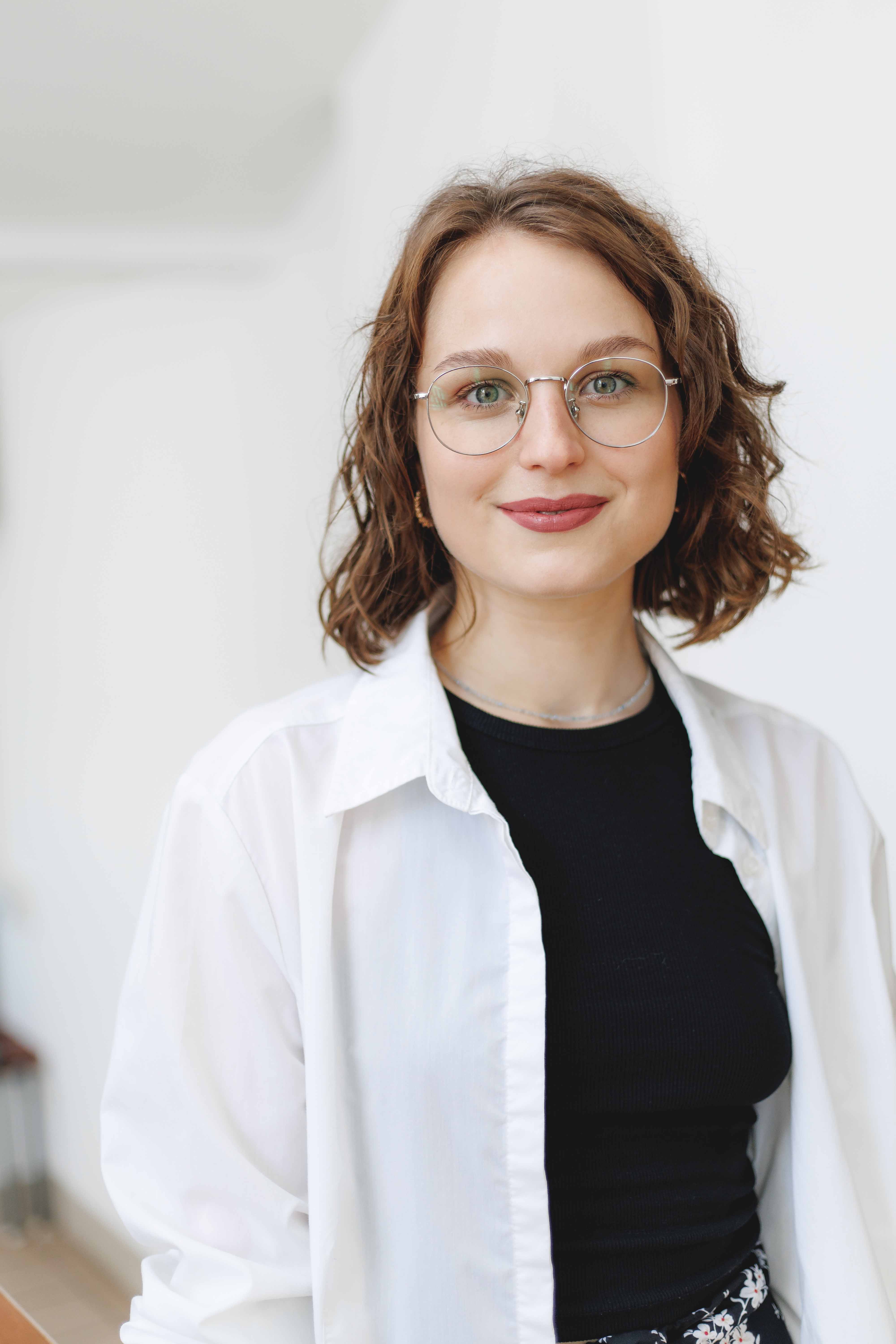 An image of a business woman working for Pharmbills