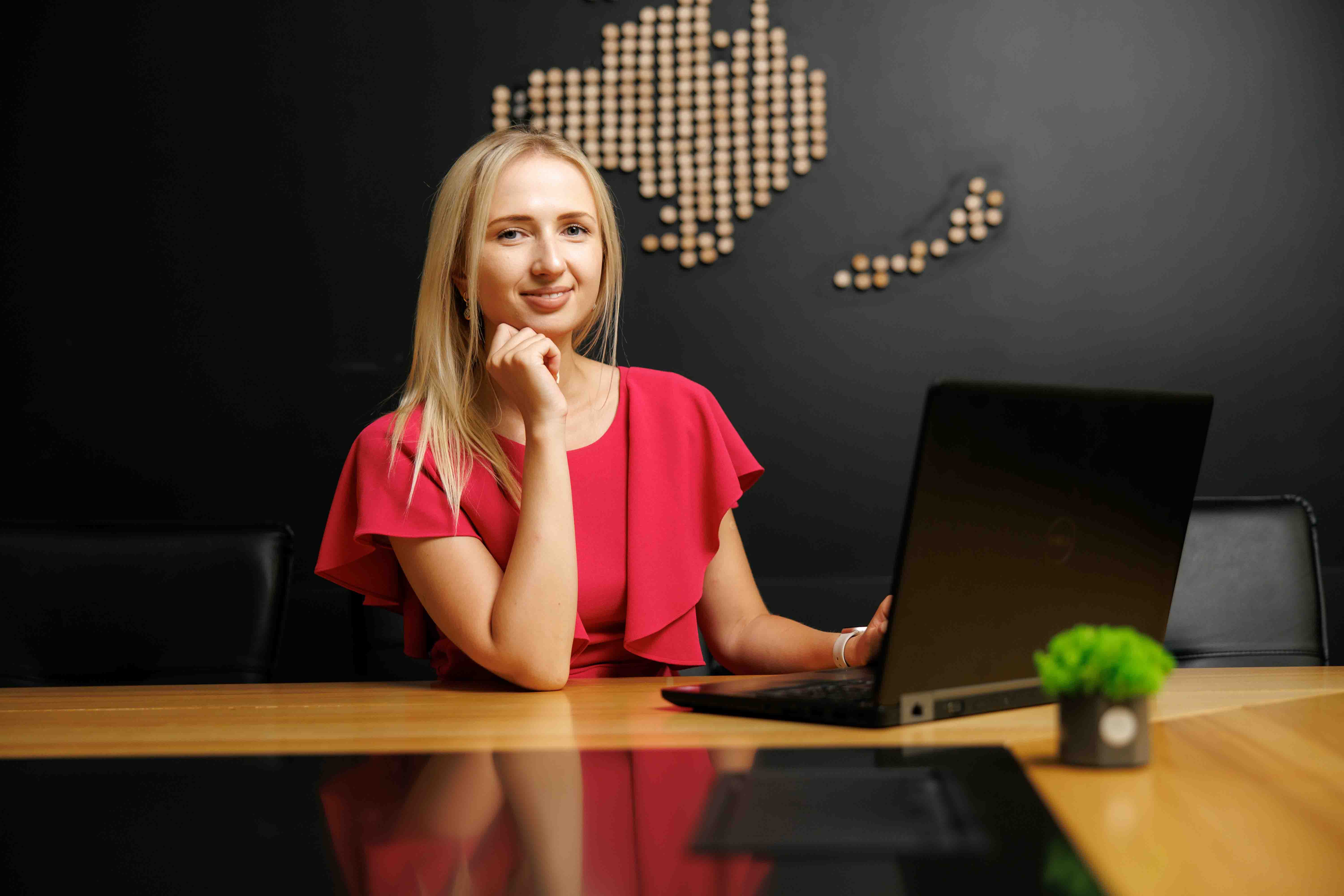 An image of a business woman working for Pharmbills