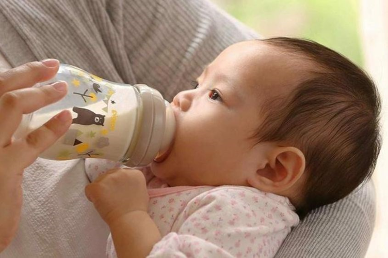 Giấc ngủ của trẻ 5 tháng tuổi đã ổn định hơn, hỗ trợ quá trình tái tạo năng lượng cho cơ thể.