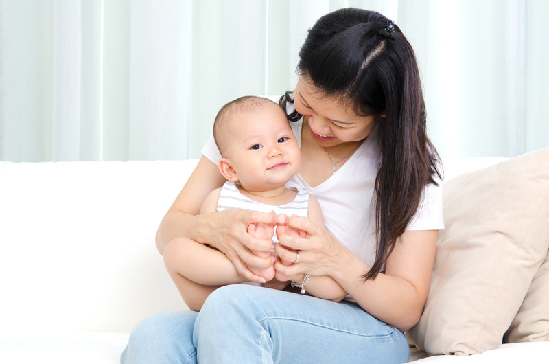 Giải Đáp Y Khoa: Độ Tuổi Nào Trẻ Bắt Đầu Phát Triển Kỹ Năng Ngồi?