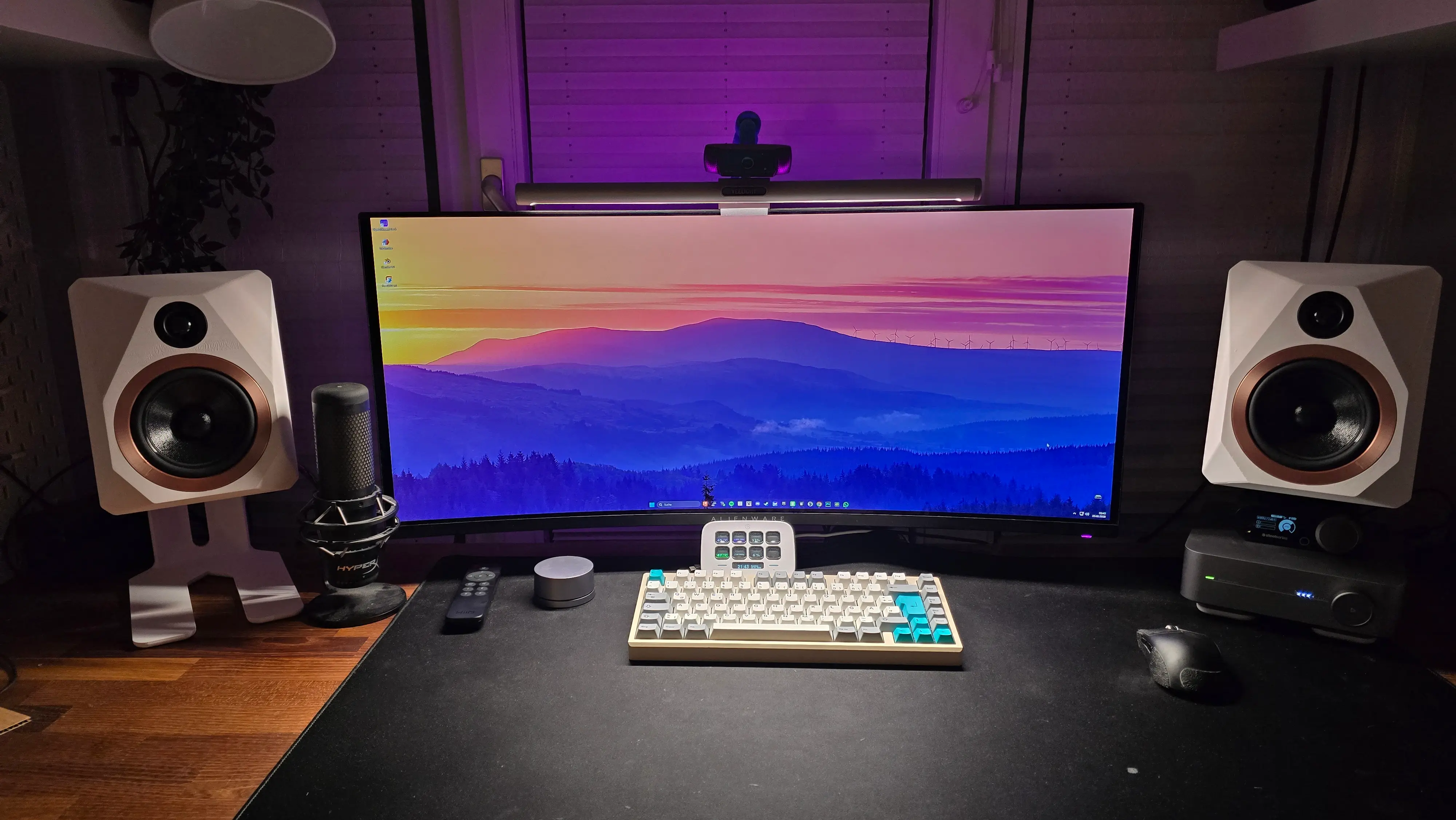 FDMGEO in white with rose gold accent