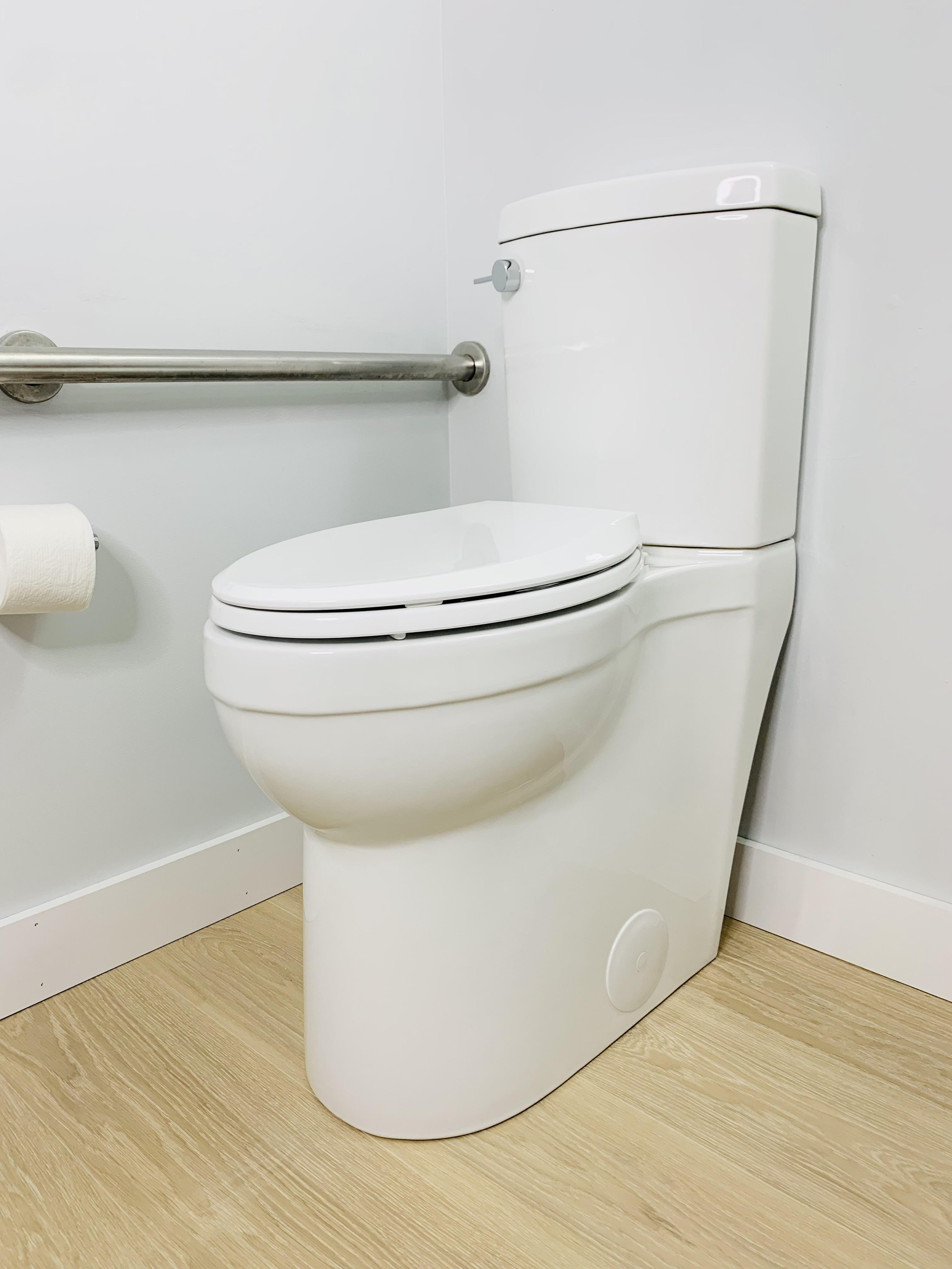 The newer TOWER model, whose development began around 2022 under the internal code name “Starship,” represents a significant aesthetic and functional evolution. It offers a modern skirted or concealed trapway design that eliminates the exposed trapway for a cleaner, more contemporary appearance and easier floor cleaning.