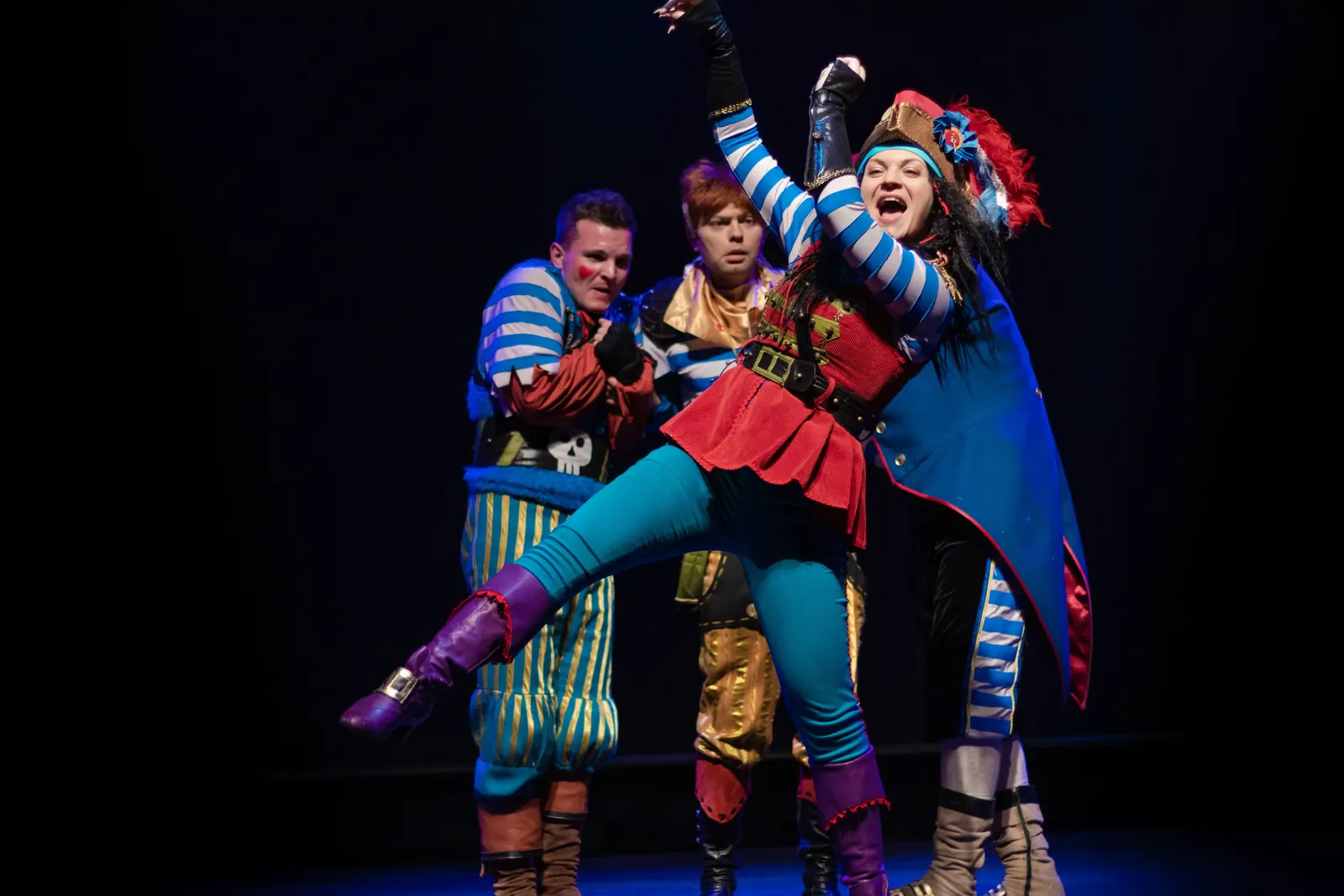 Experience life-size pirate battles, stunts, acrobatics, aerial displays in a 15ft Indoor lagoon.