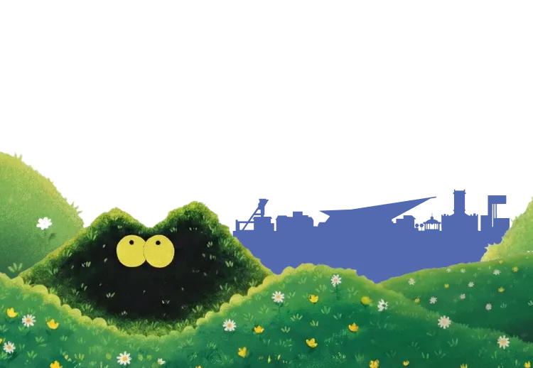 Un buisson vert avec deux grands yeux jaunes cachés parmi des collines herbeuses parsemées de fleurs blanches et jaunes.