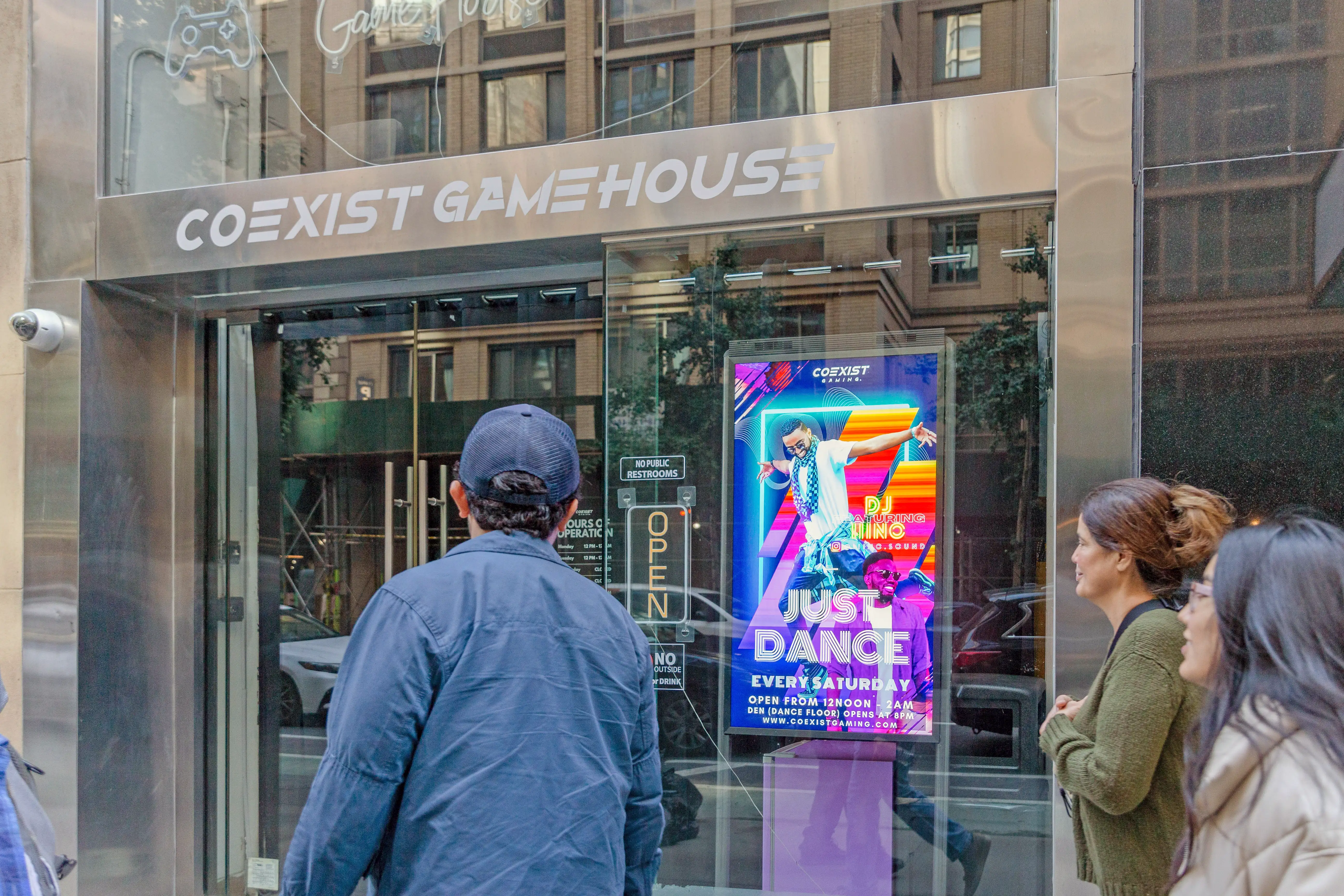 digital out-of-home advertising