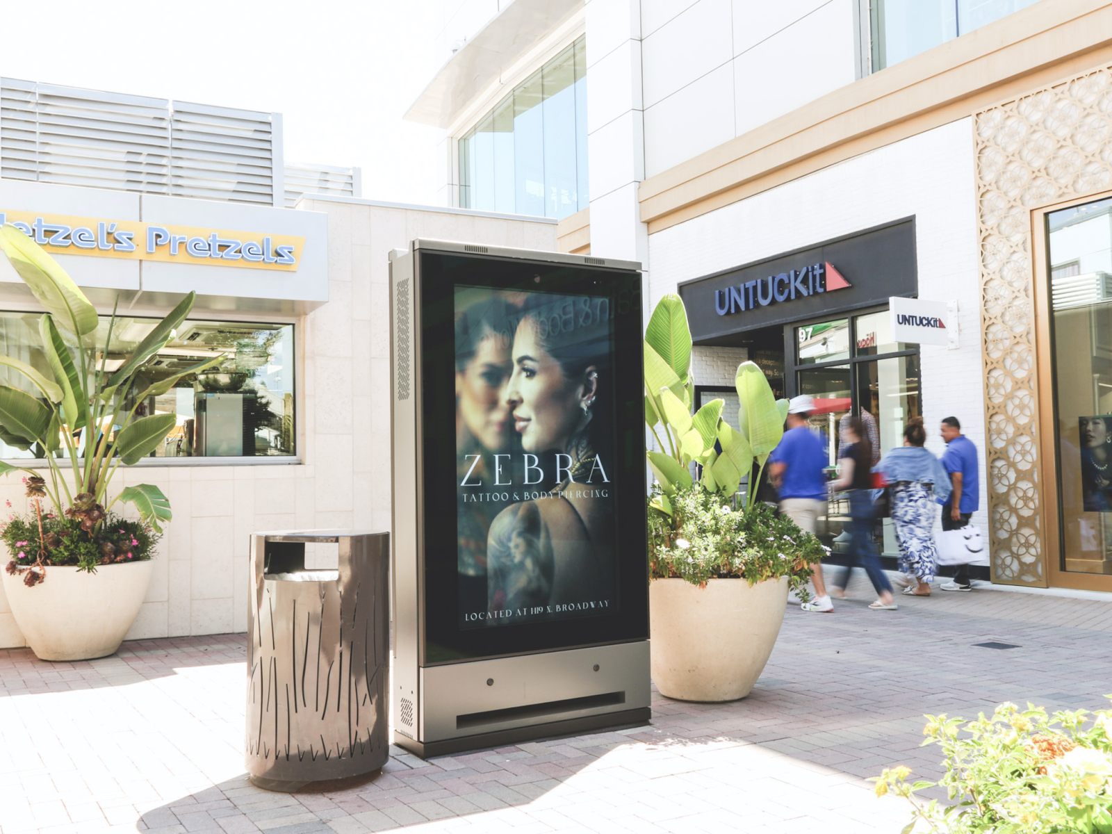 ooh advertising in malls and shopping centers