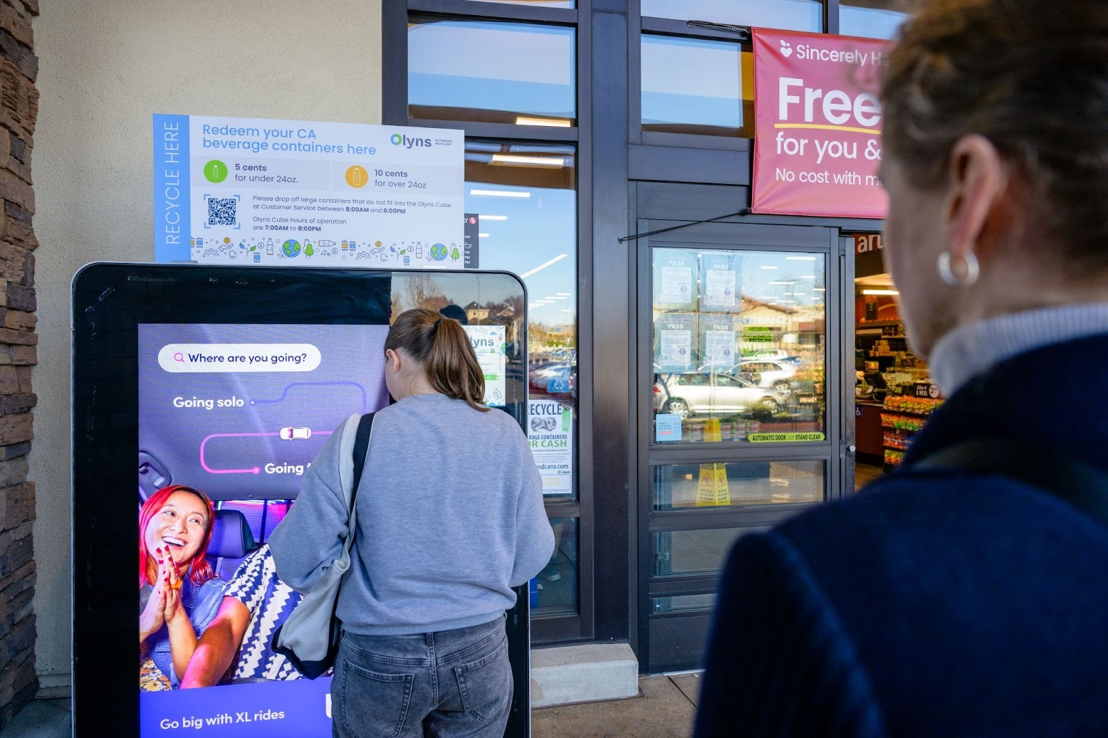 retail DOOH advertising