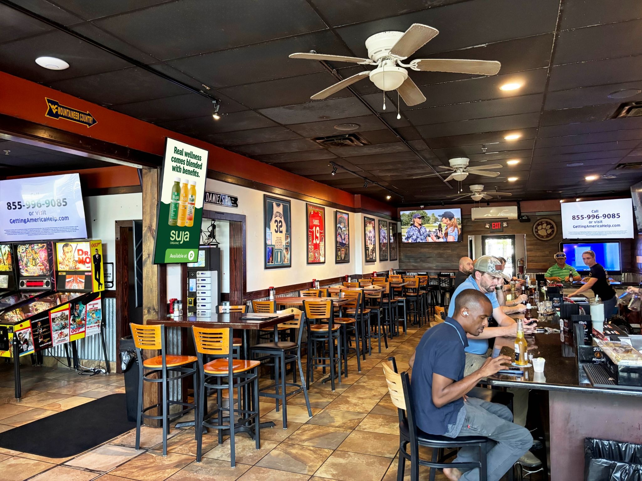 DOOH screen in bar