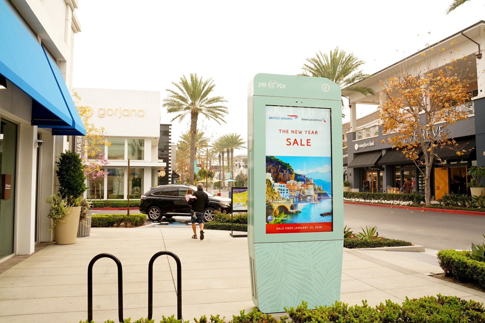 DOOH urban panel in a shopping center