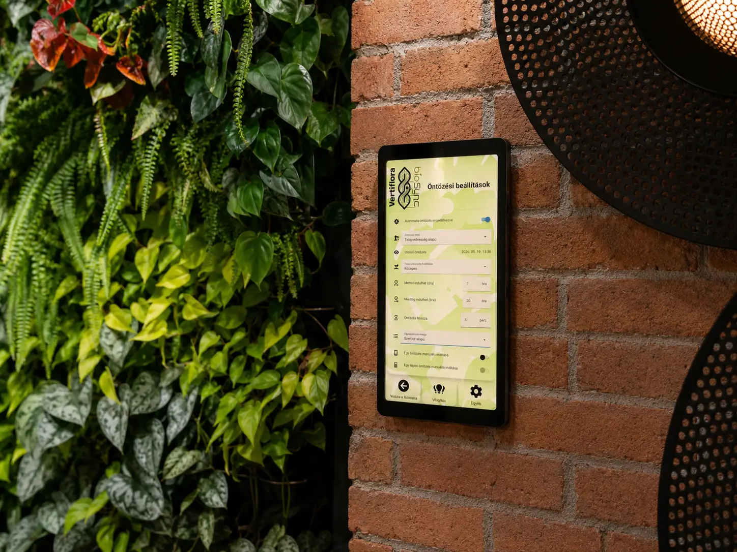 BioSync okosvezérléssel működő növényfal