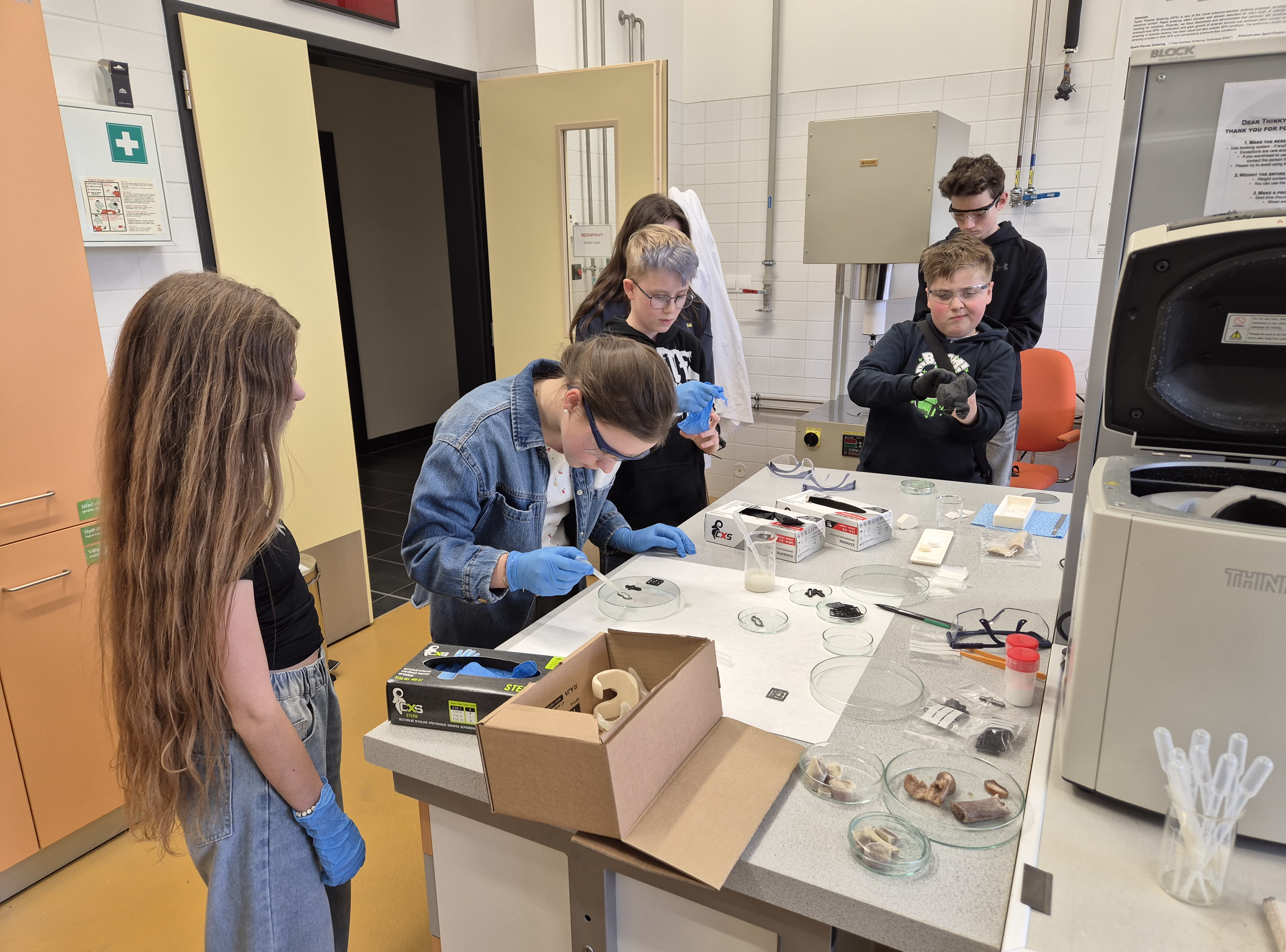 GlaCerHub Contributes to the VUT Junior I. Programme at CEITEC BUT