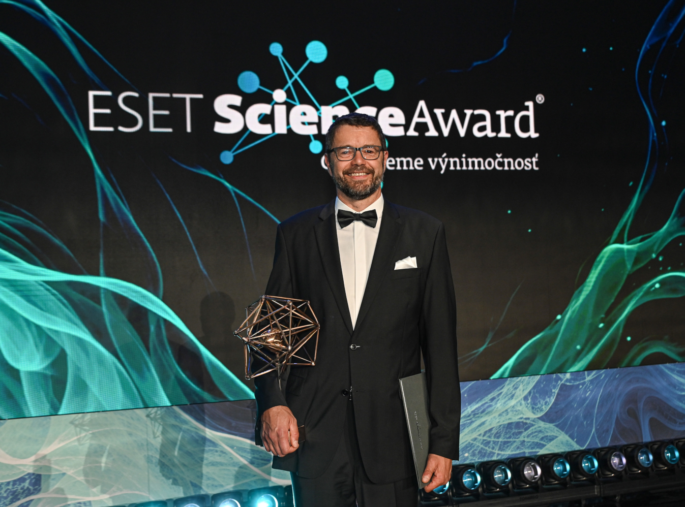 Dušan Galusek Wins the ESET Science Award 2026!