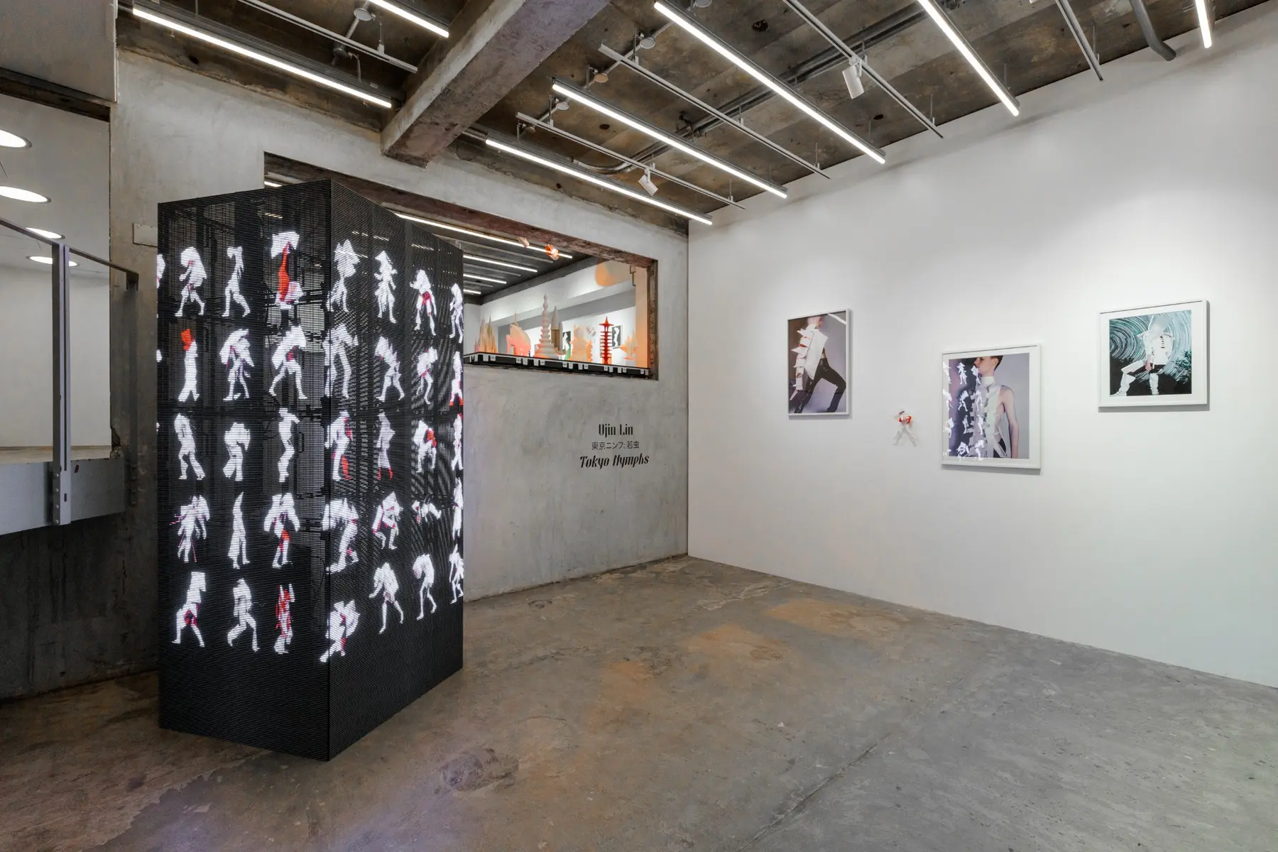 Ujin Lin展で立体作品として設置したX Vision透過型LED