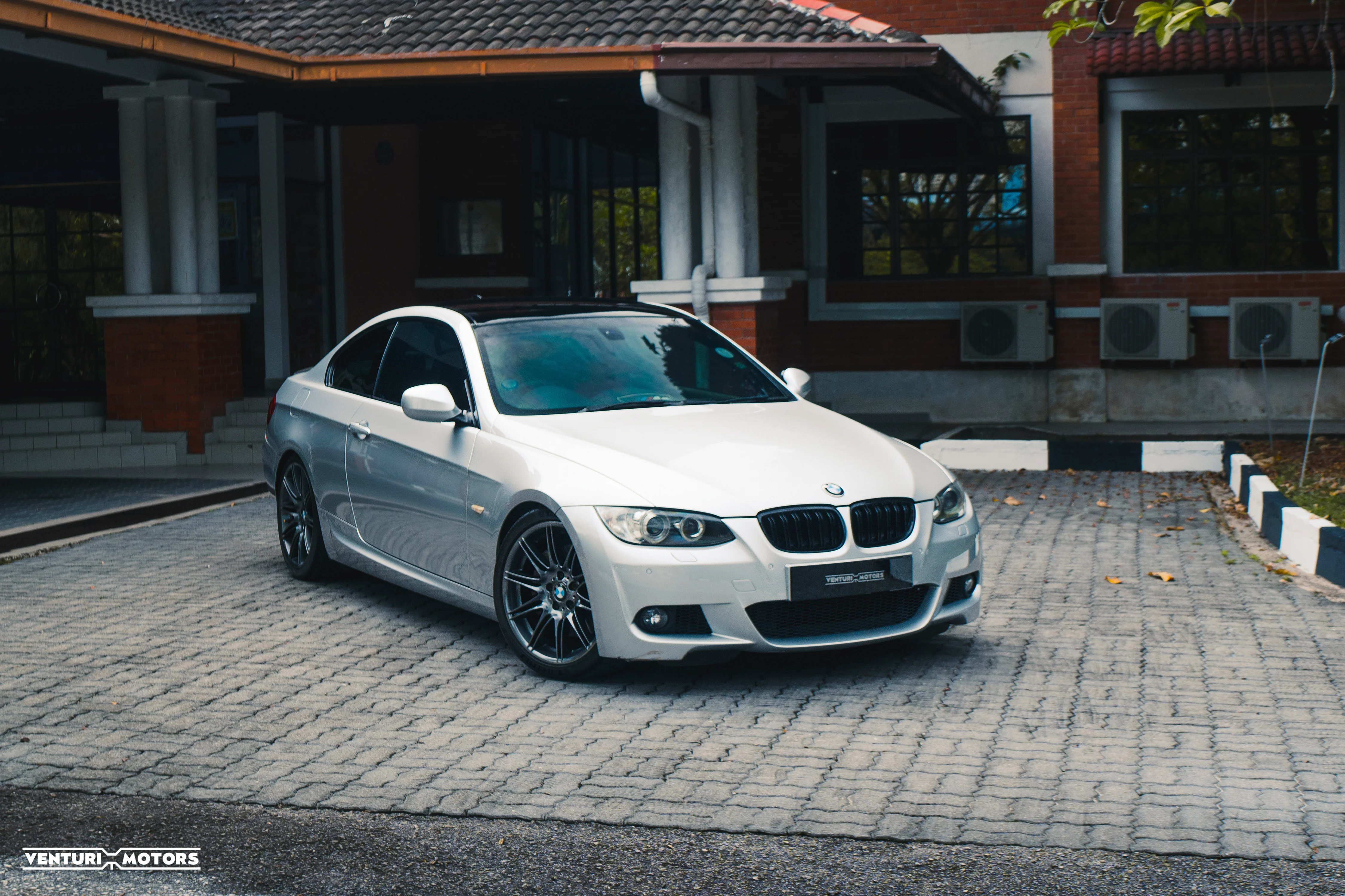 2010 BMW E92 335i M-Sport