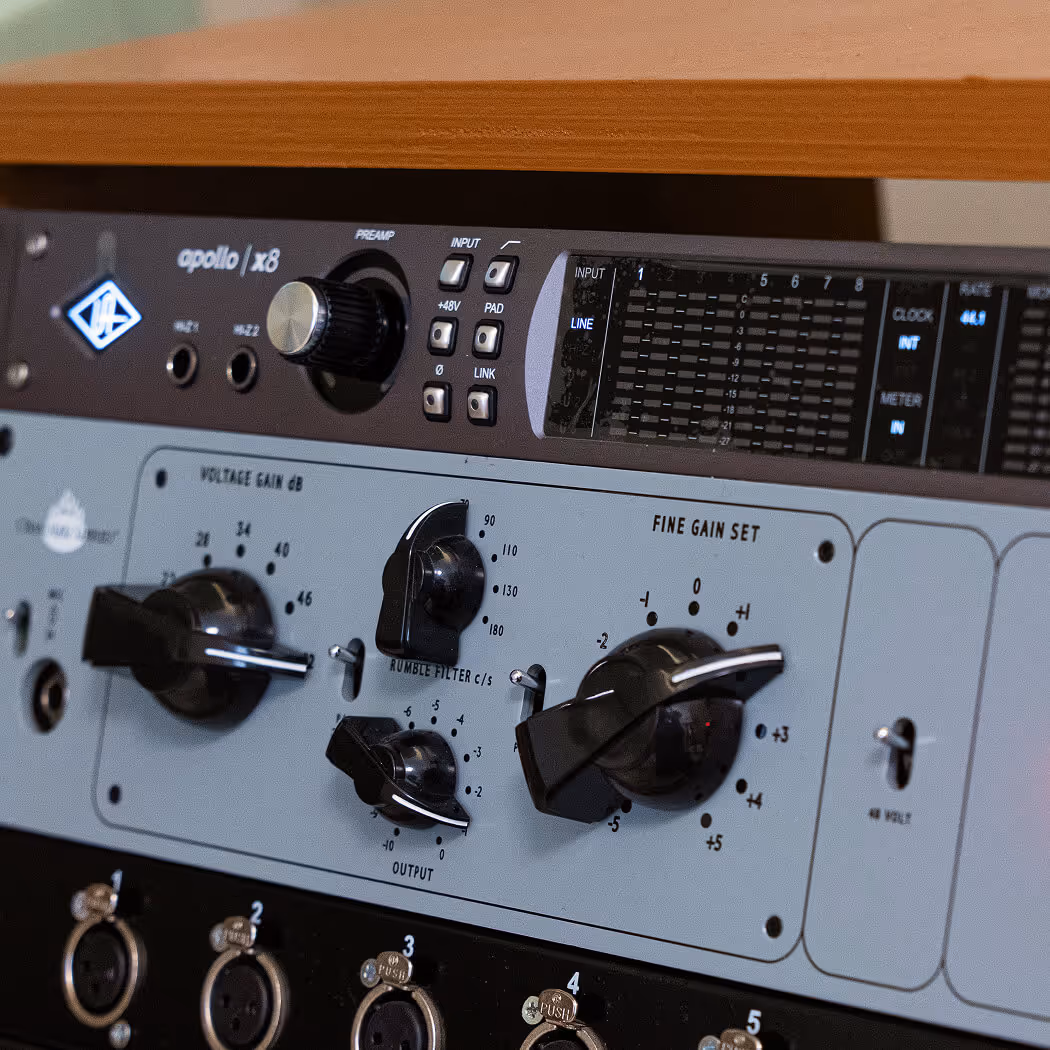 Universal Audio Apollo x8 – ממירים ו-Unison Preamps להפקה מקצועית