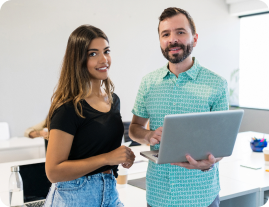 Oficina con equipo de trabajo