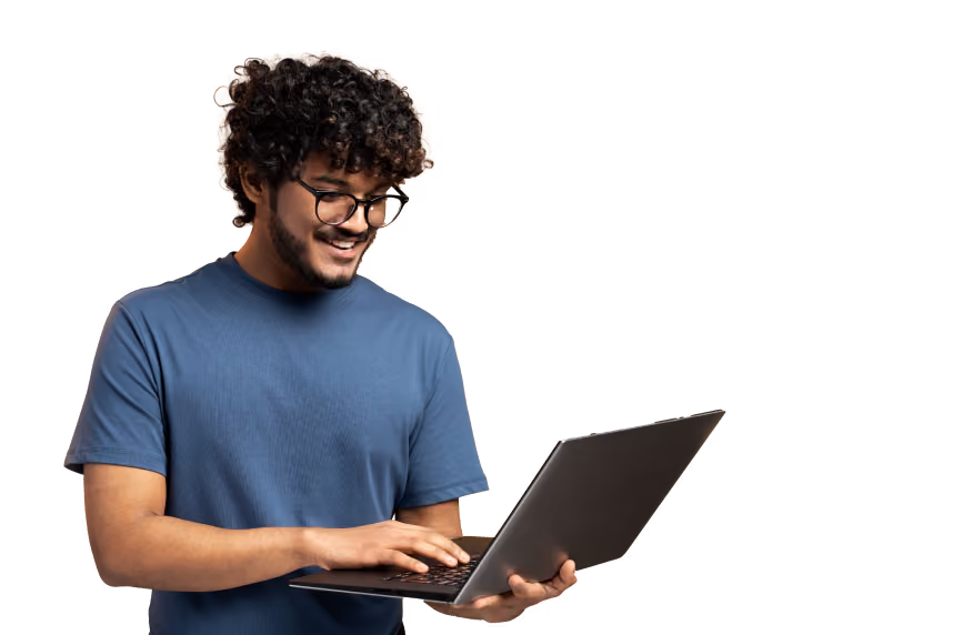 Ingeniera de LATAM trabajando con su equipo