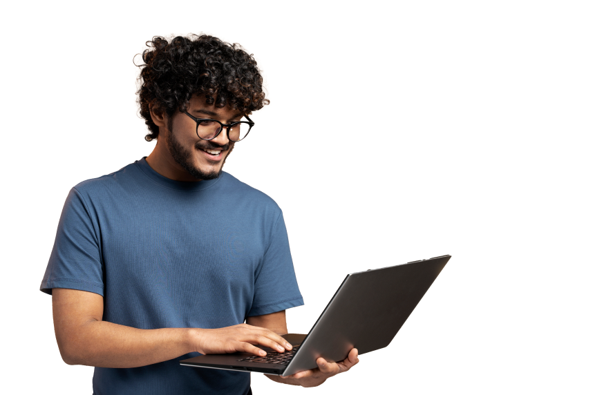 Ingeniera de LATAM trabajando con su equipo