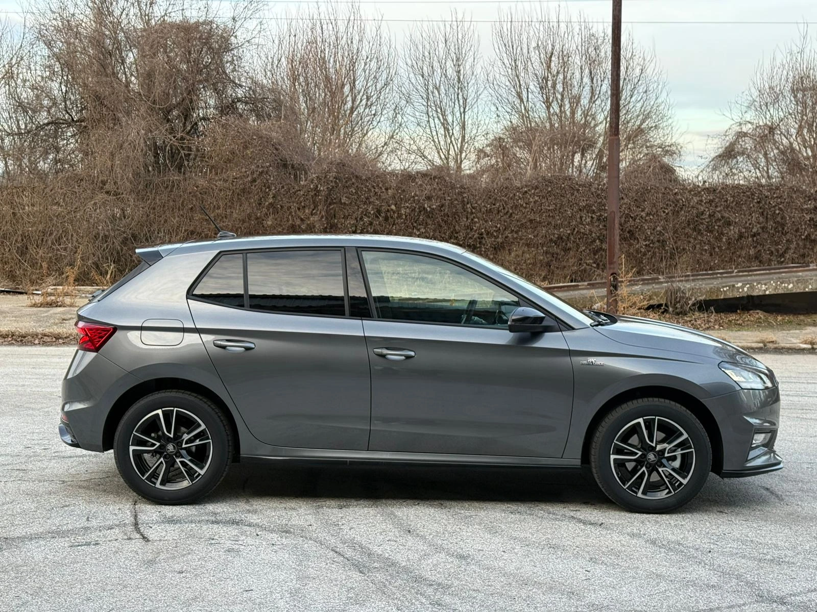 Side profile of the Skoda Fabia showing the alloy wheels