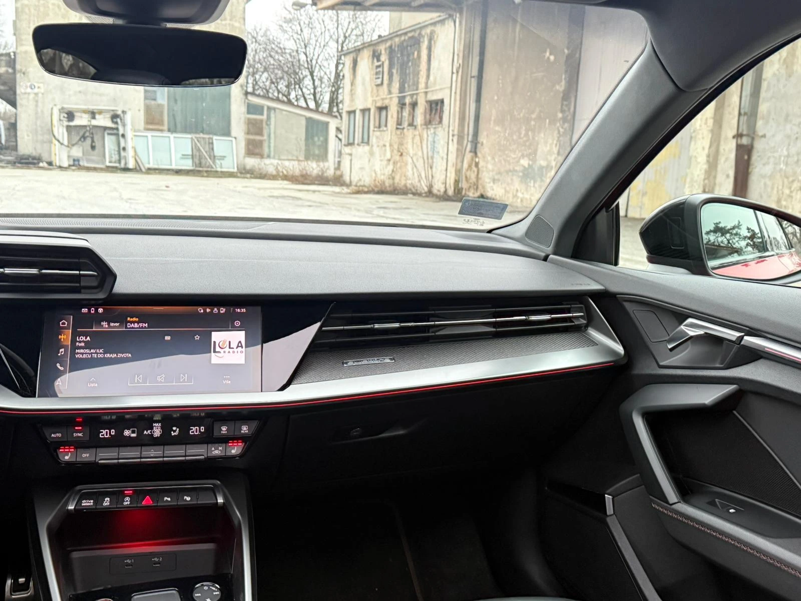 Passenger dashboard in audi s3