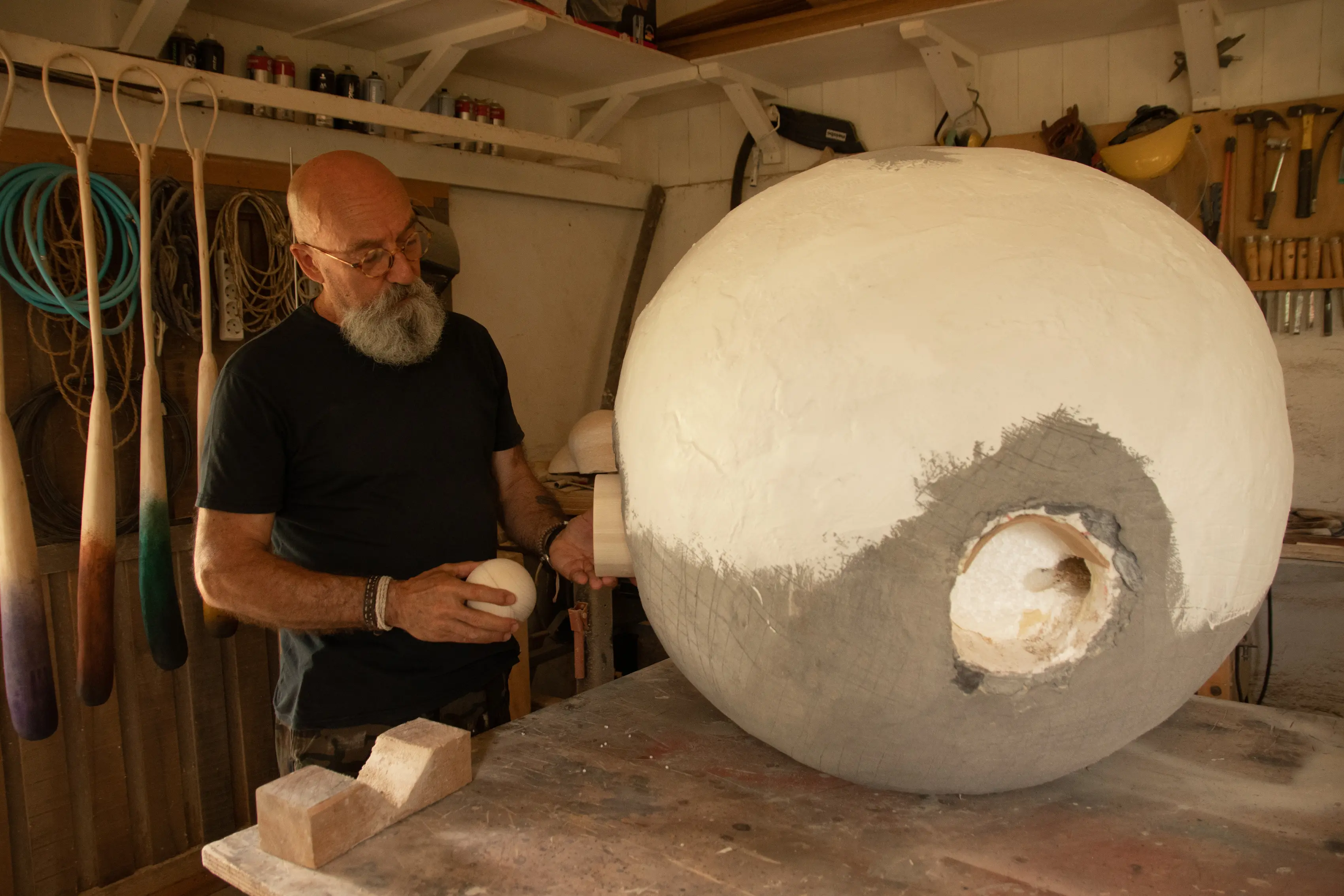 Miguel Mesquida in his studio in Manacor, Courtesy ABA ART
