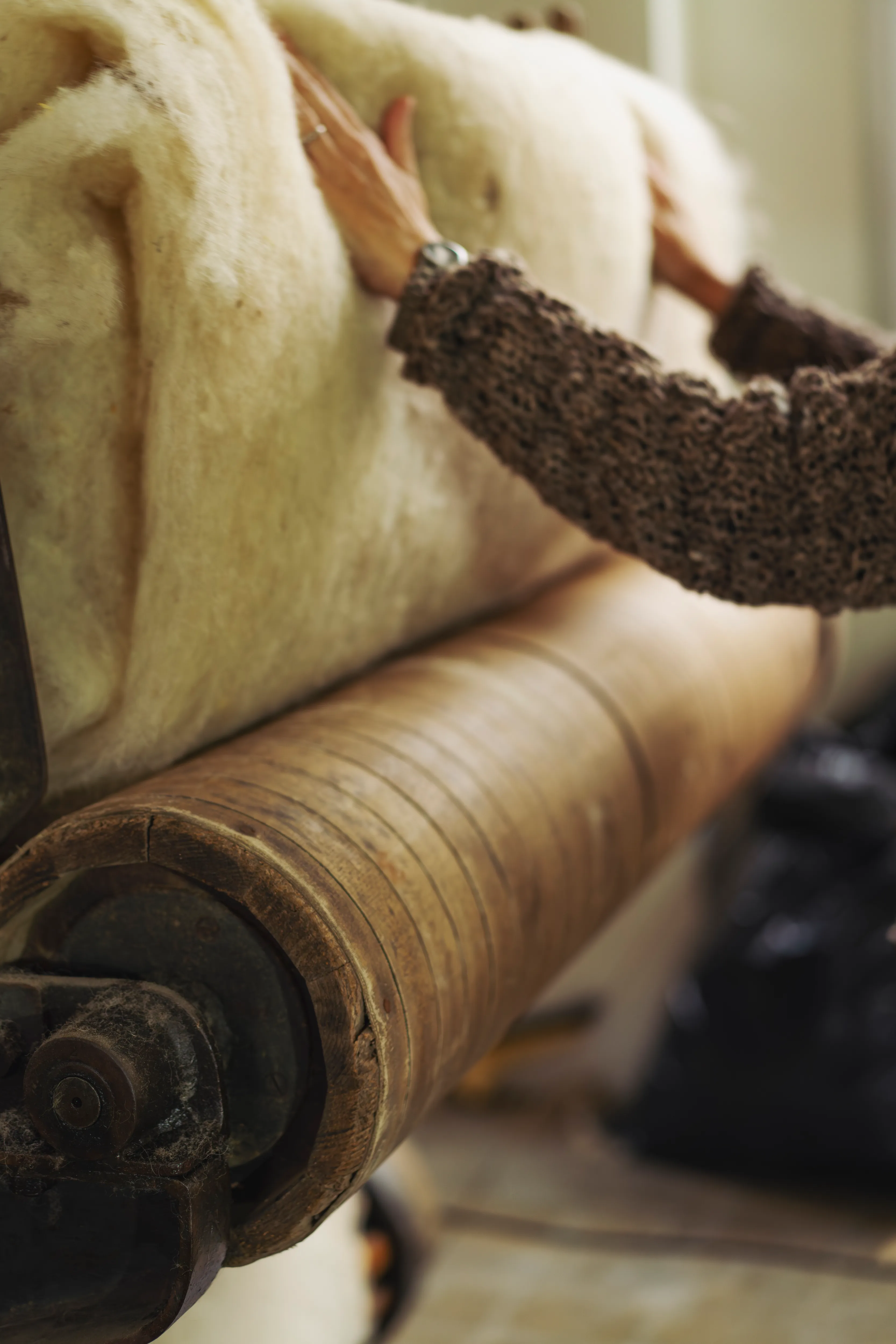 Processing the wool on traditional machinery