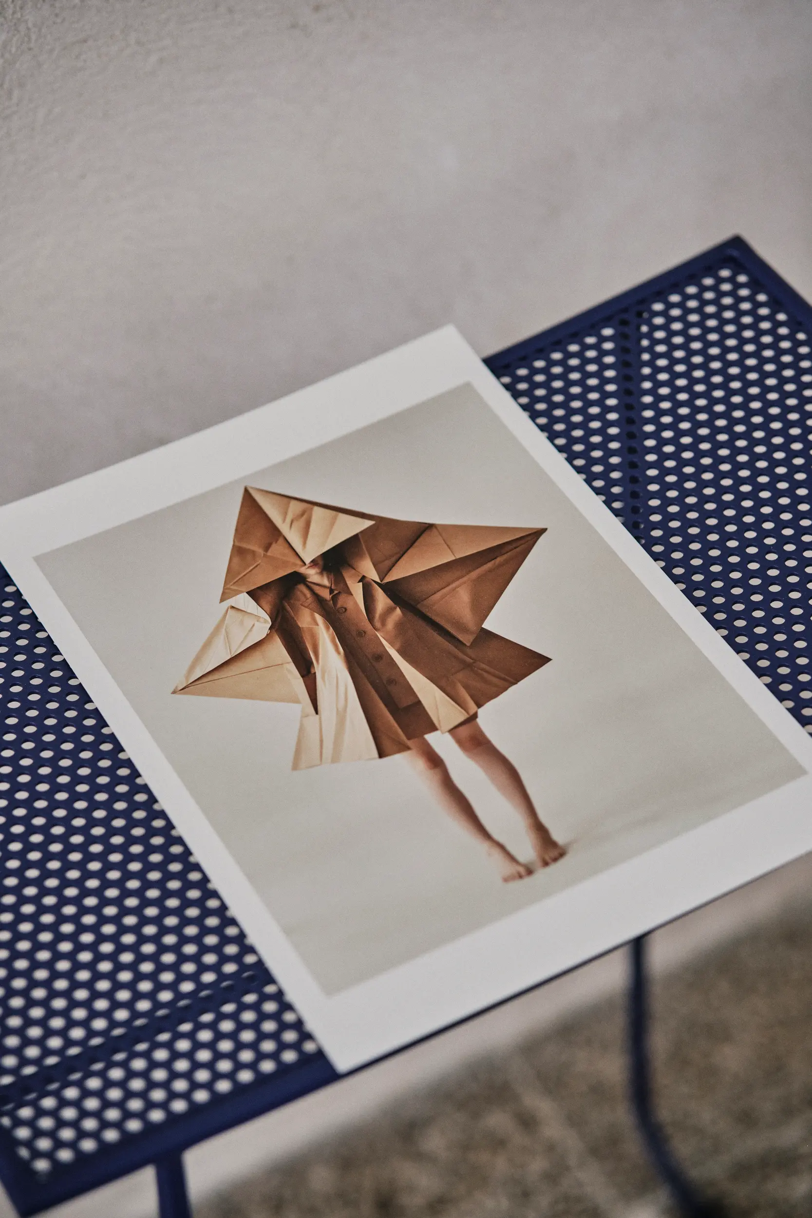 Xim Izquierdo photo on 2 Monos stool. Photo: Xim Izquierdo