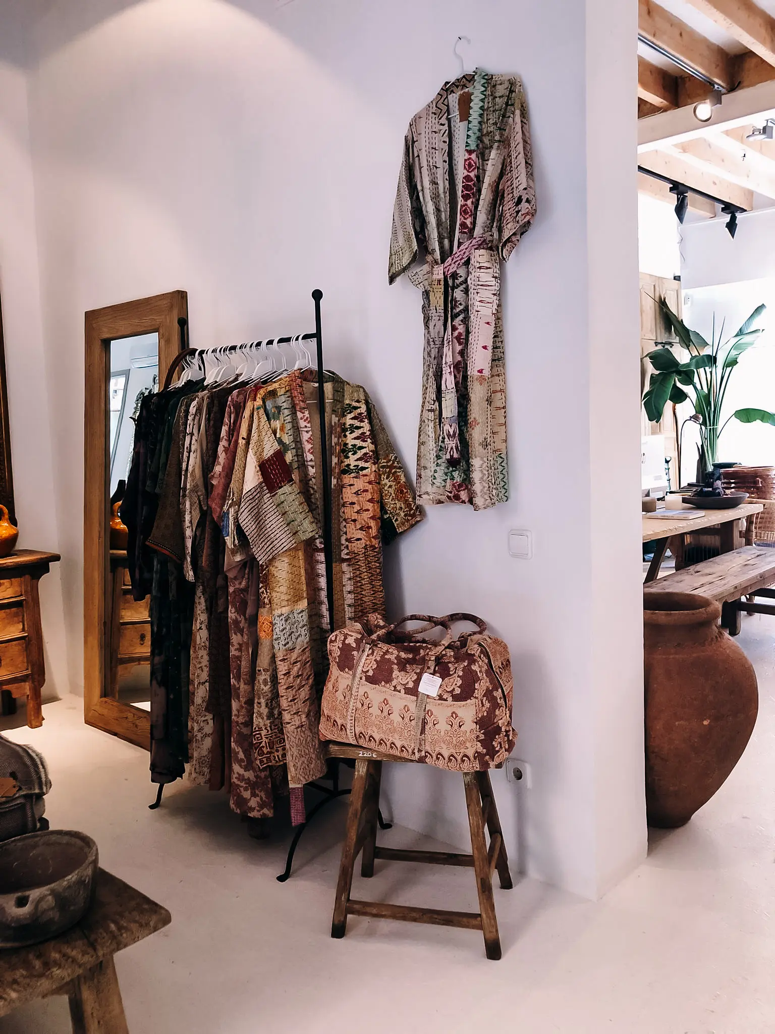 Interior view of Obsolete in Deia