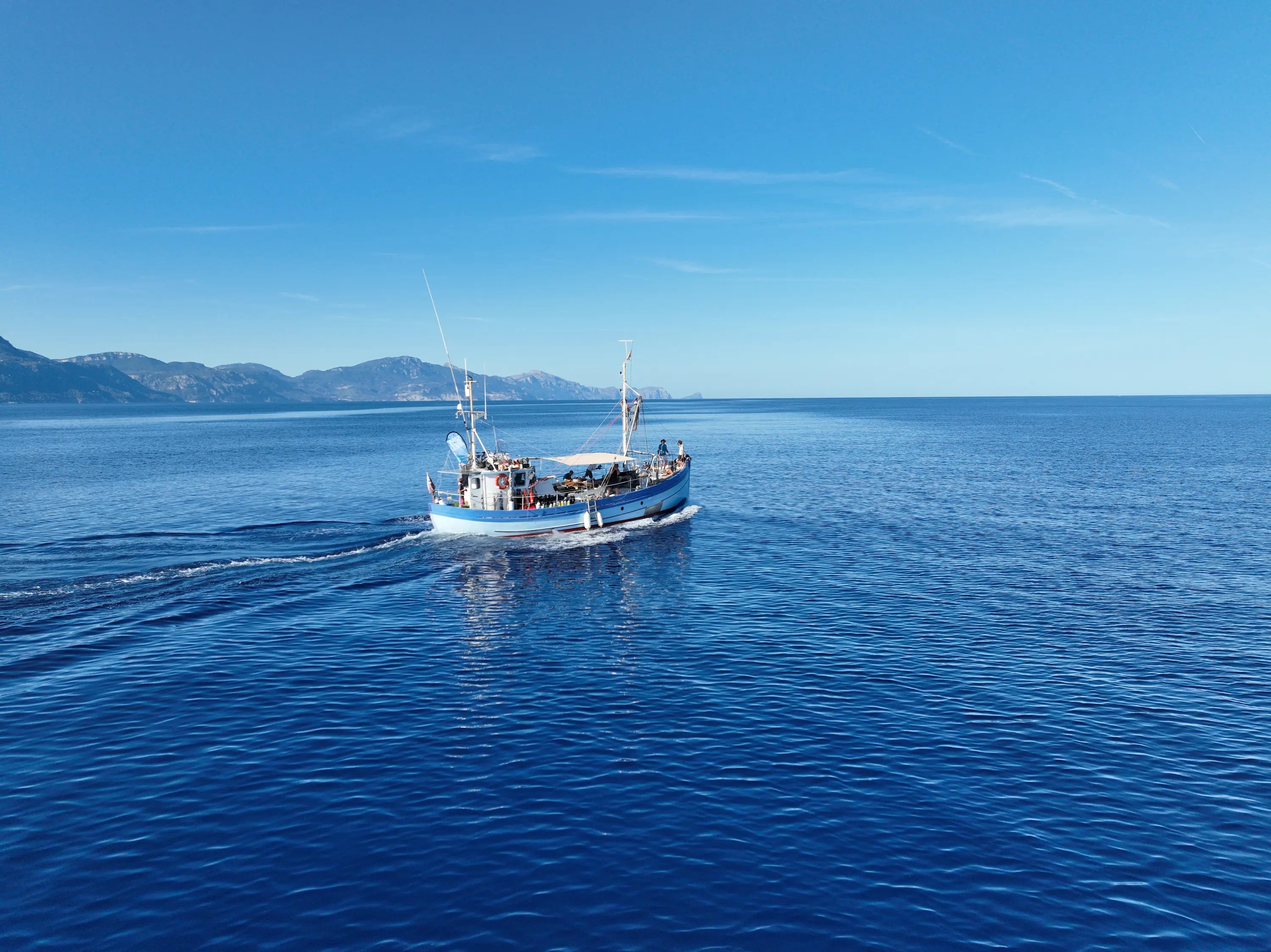 Bonnie Lass Expeditions: A Restored 1949 Fishing Vessel is Quietly Reshaping How Offshore Conservation Work is Sustained - View Mallorca