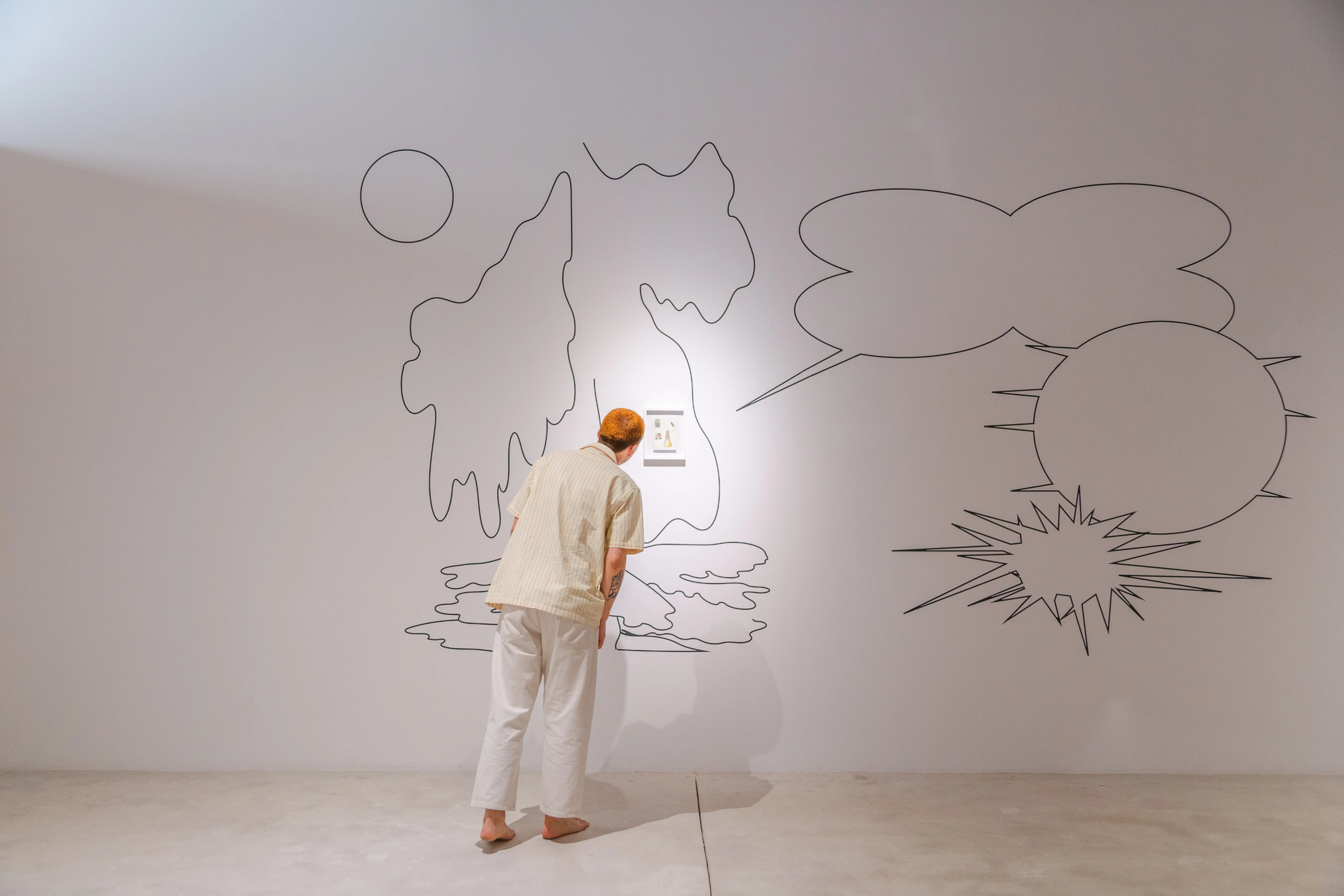 Grip Face working on a mural for his exhibition, Sashimi consciente en la cabaña de cristal, (my algorithm without me) at La Bibi