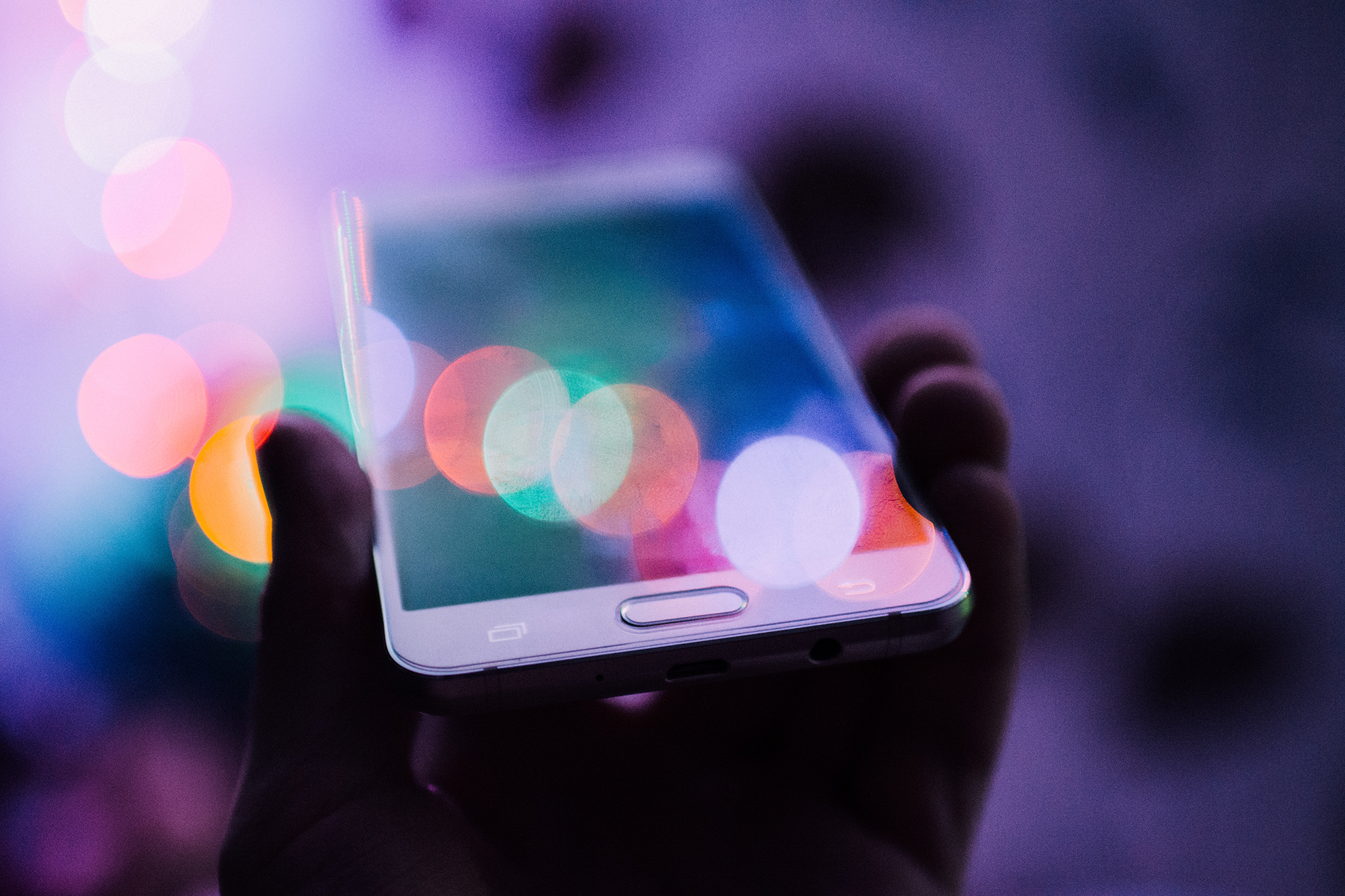 hand-smatphone-night-light