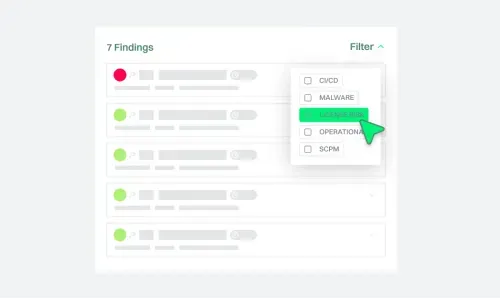 User interface showing 7 findings with a filter menu open and License Risk option checked with a green cursor pointer.