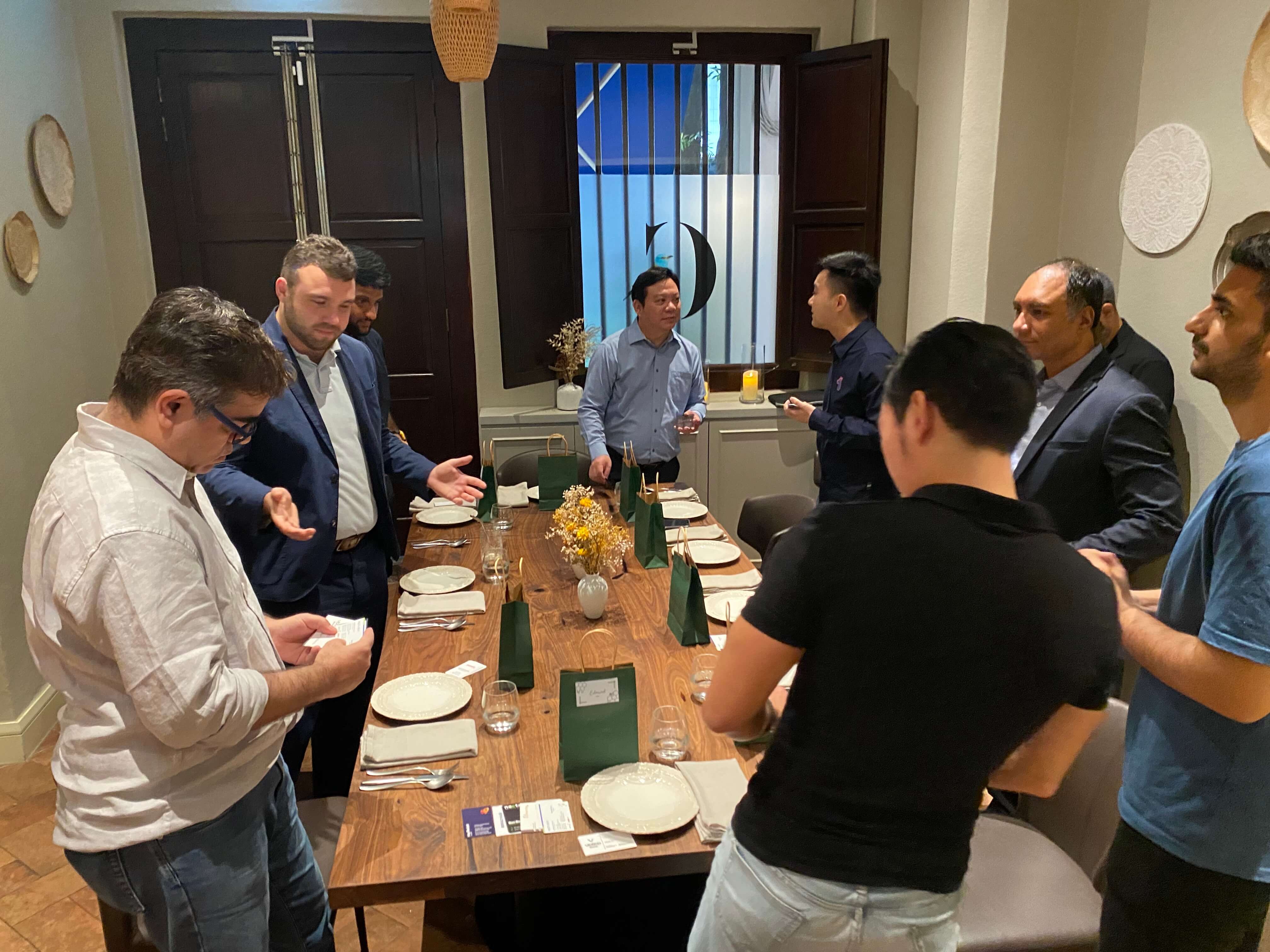 People discussing B2B SaaS lead generation
