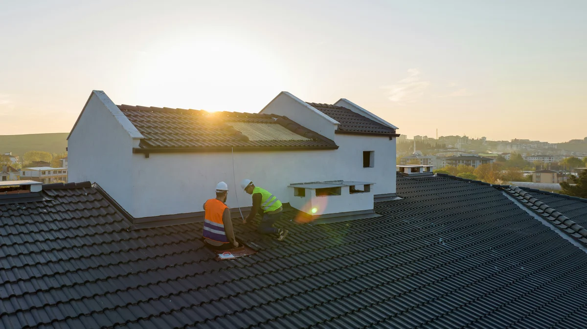 Travaux sur la toiture d'un immeuble