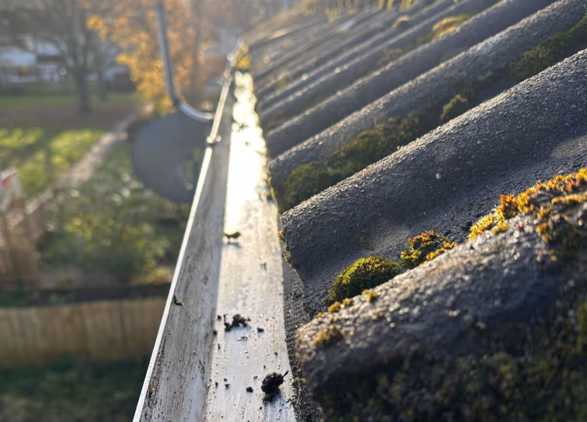 gutter cleaning photo showing how the gutters look after cleaning