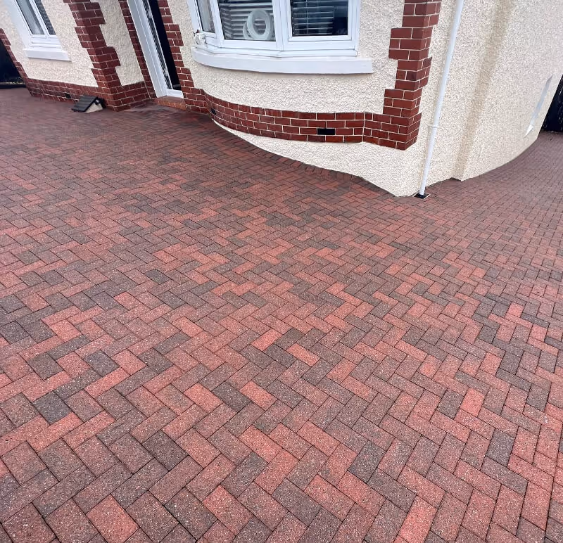 image of a cleaned driveway