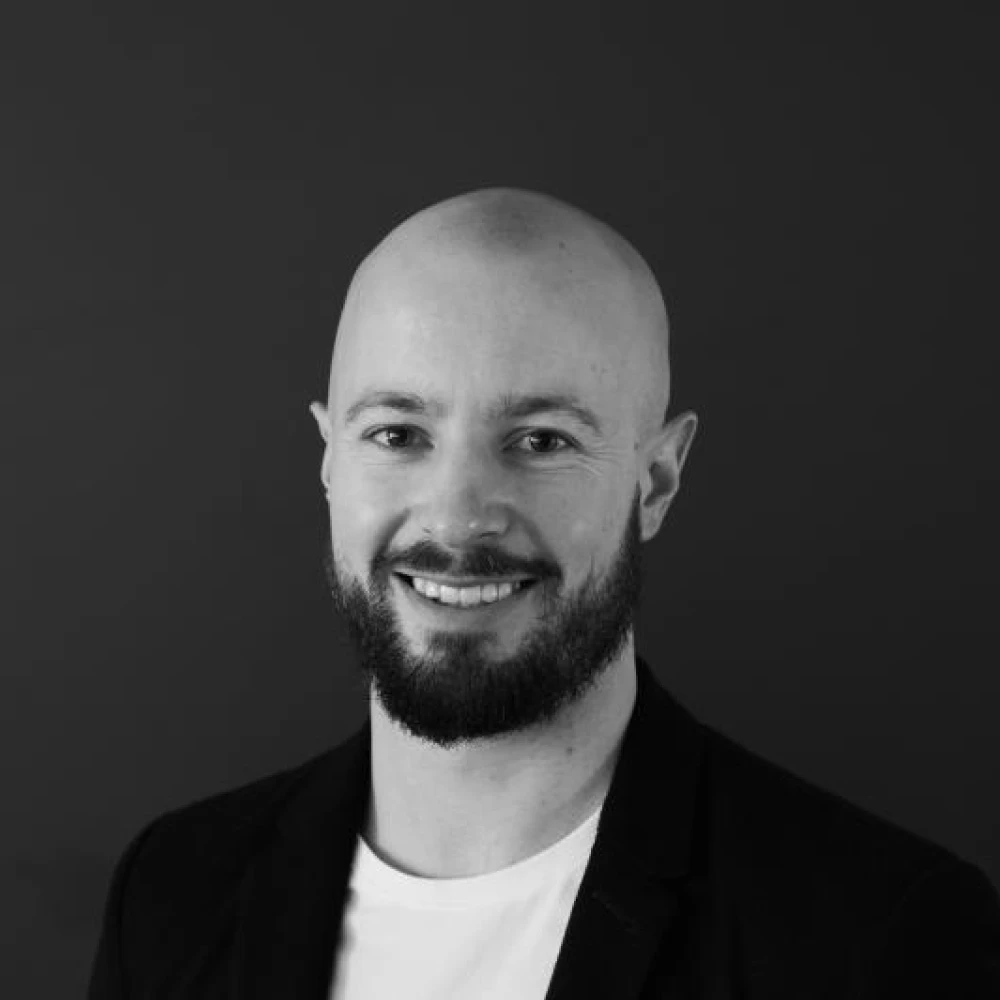 Headshot of Ross Kinmont, Chief Product Officer at Getmomo