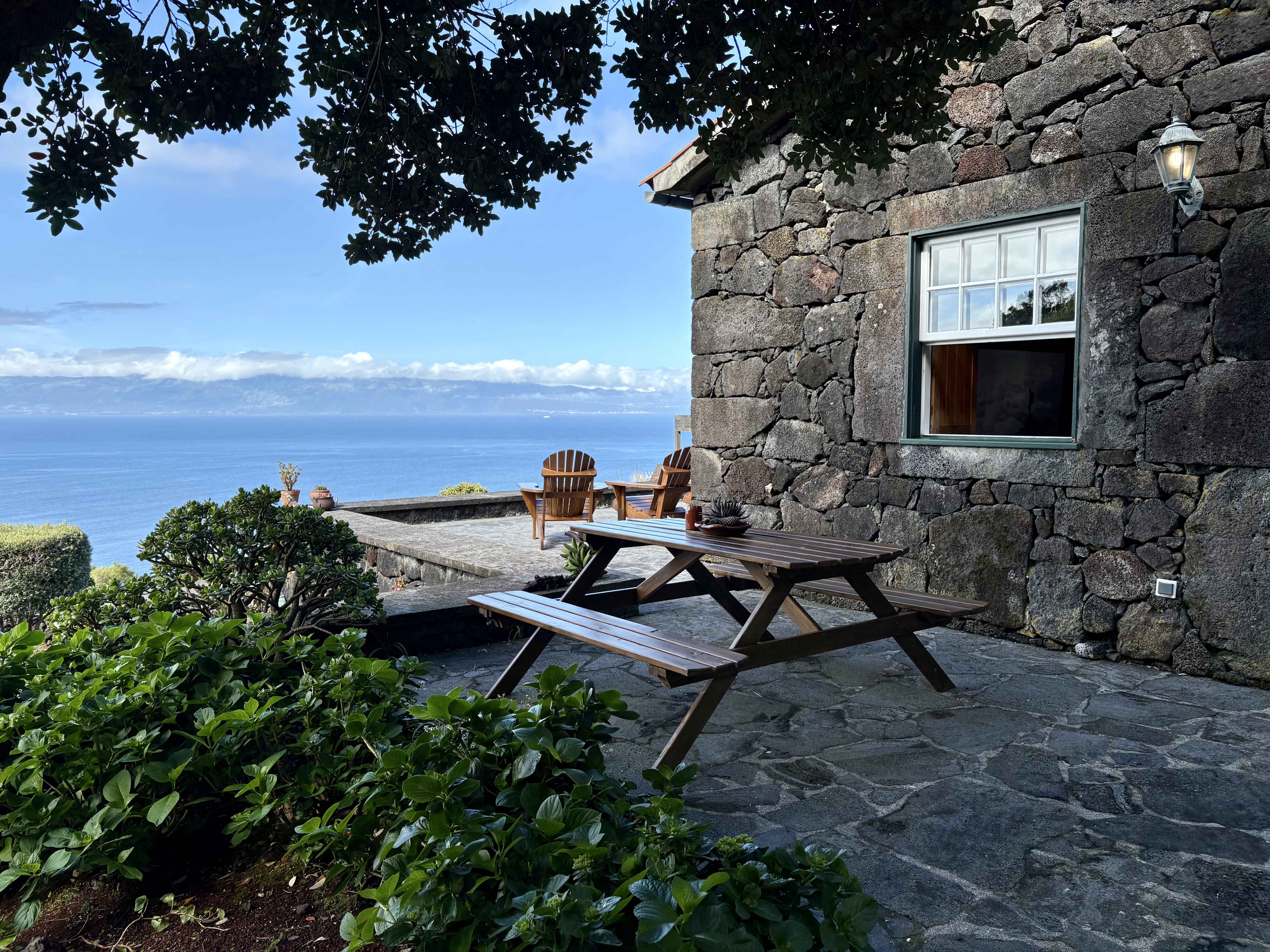 Casa da Terra Alta, a spacious basalt stone home in Terra Alta, Santo Amaro, Pico