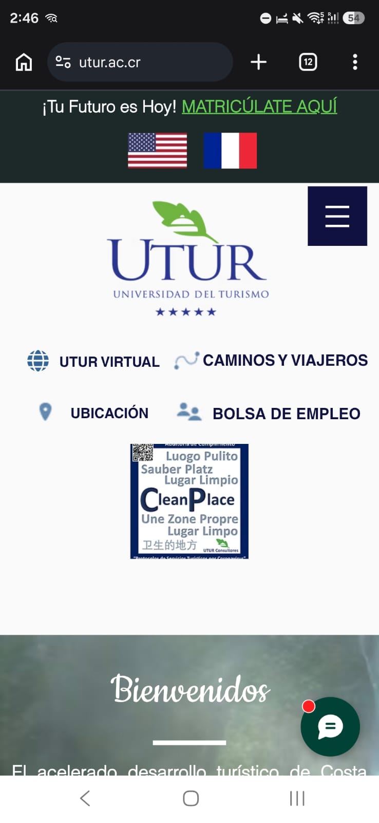 Primer pantallazo del home de utur.ac.cr en un celular: banderas, logo, cuatro accesos y el sello Clean Place antes del contenido