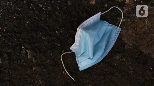 A face mask on the groundDescription automatically generated