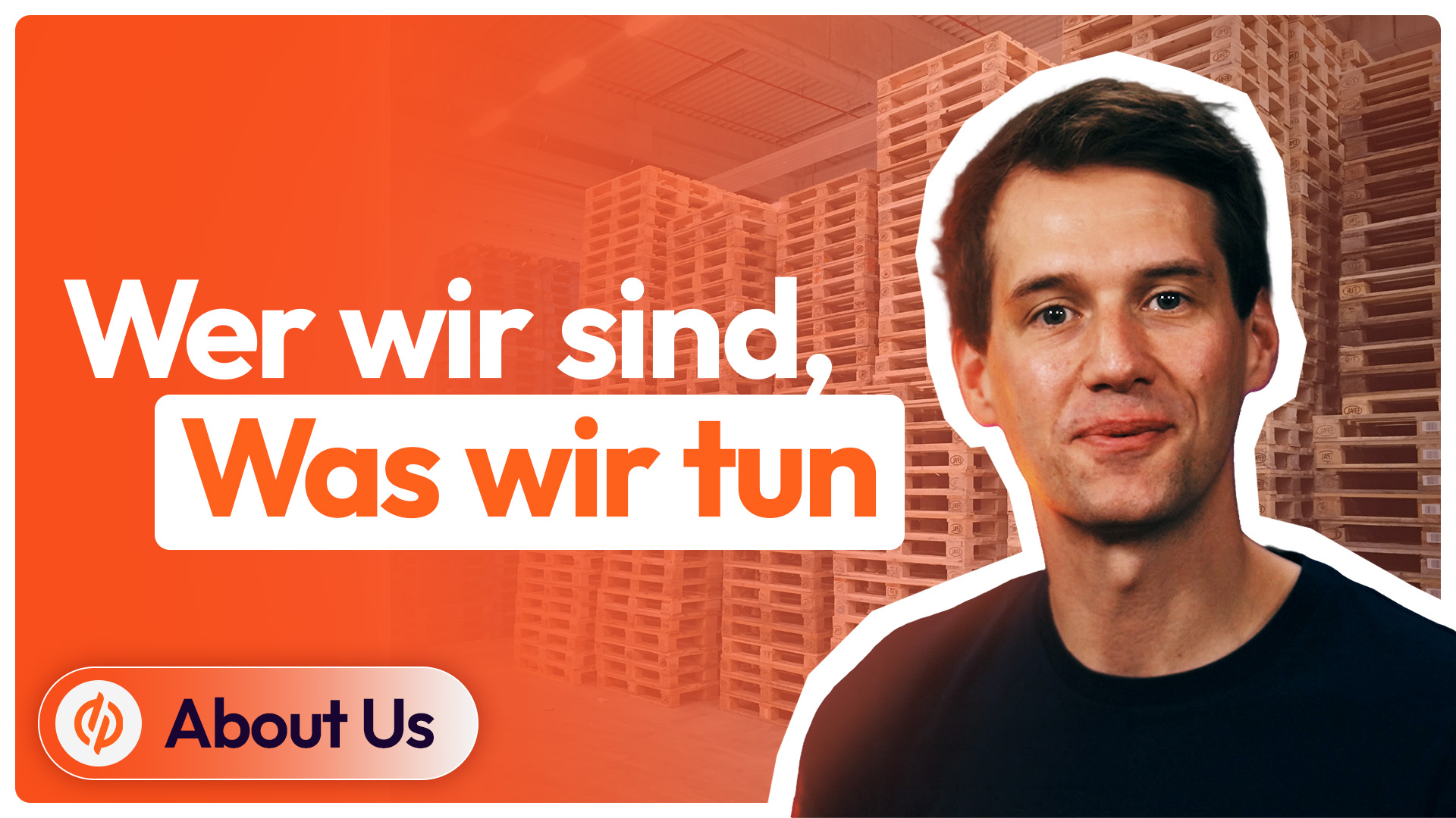 Video-Thumbnail: Phillip Hünning vor gestapelten Holzpaletten, daneben der Titel „Wer wir sind, Was wir tun