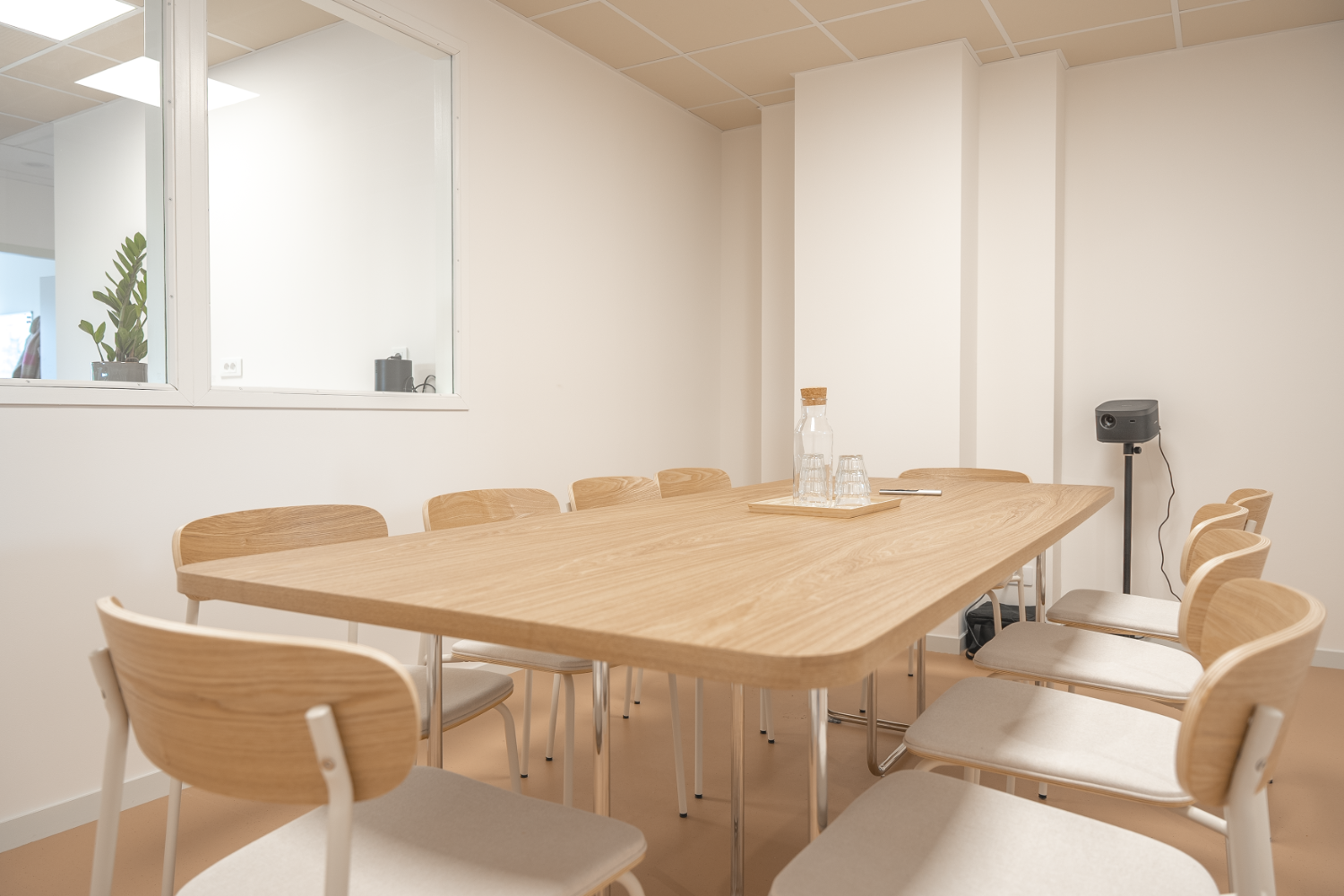 Salle de réunion partagée pour entrepreneurs : RDV clients dans un bureau privé près de Rennes