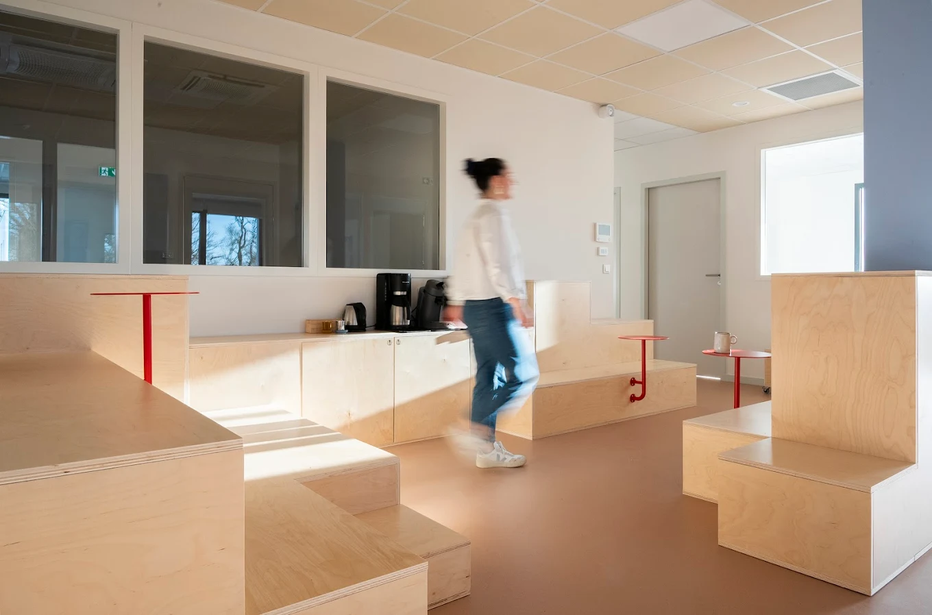 Espace partagé lumineux de L’Esquisse commune près de Rennes