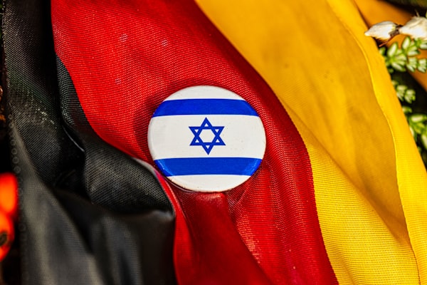 a button with the flag of the country of israel