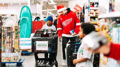 251201 Hometown Holiday Assist SELECTS 0012
