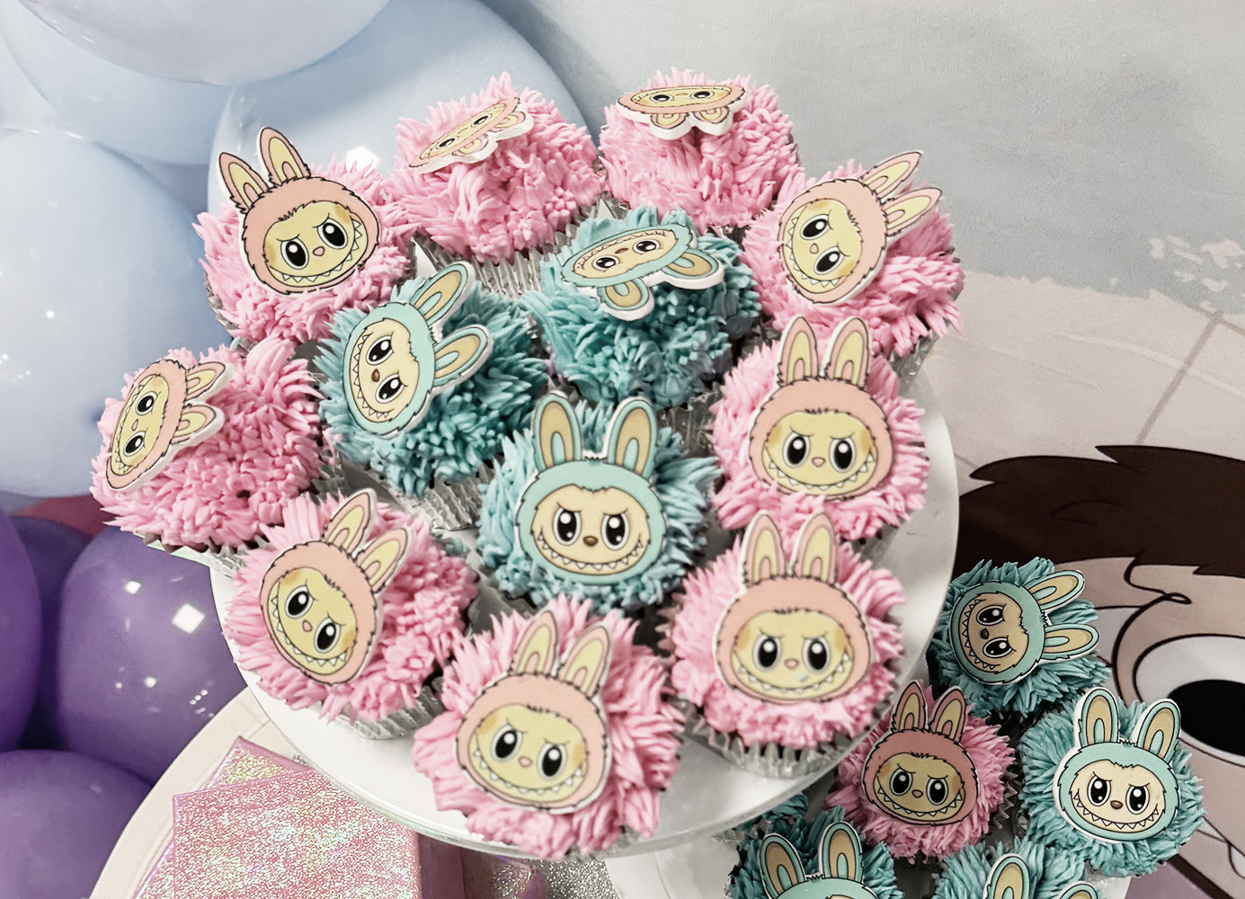 Either cake or cupcakes included with Energy themes